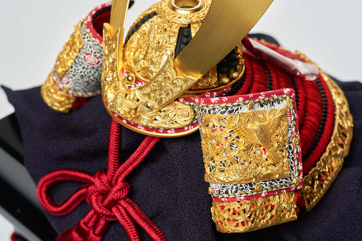 春日大社から伝わる金色の兜 – 人形工房 左京