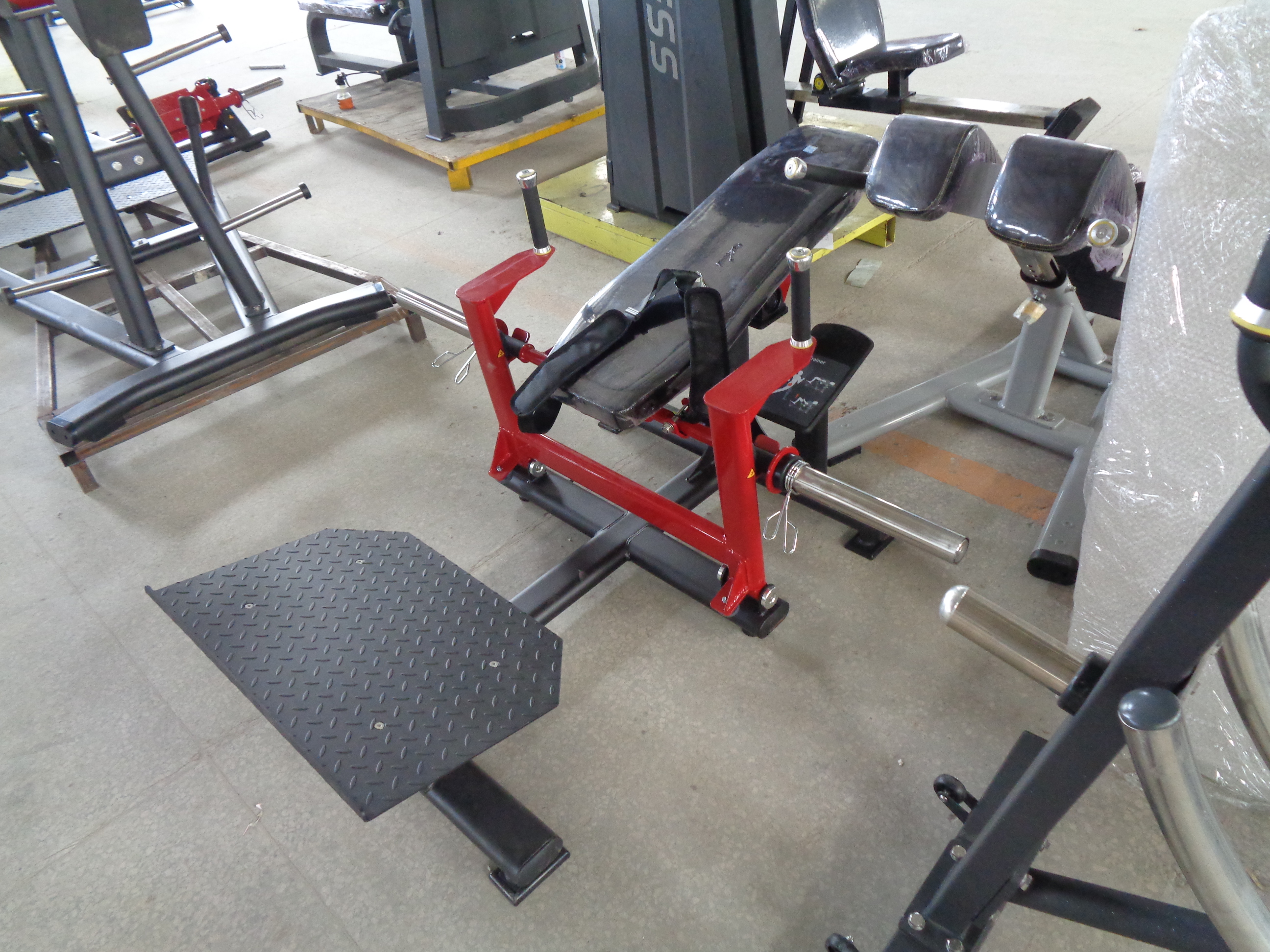 プレートローディング式グルートドライブバーベルヒップスラストマシン