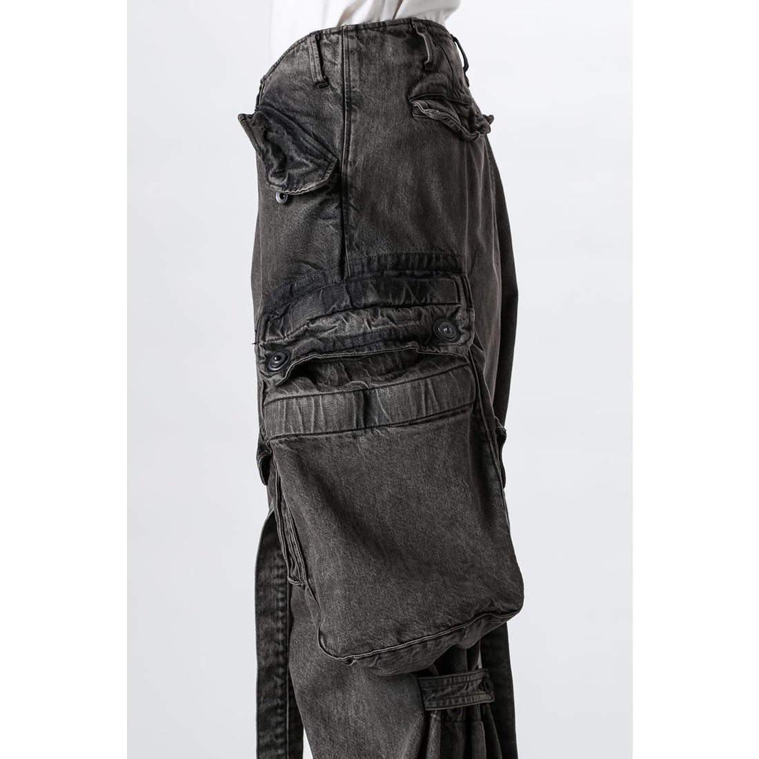 ユリウス JULIUS 12oz Denim Wide Gasmask Cargo Pants（CHARCOAL