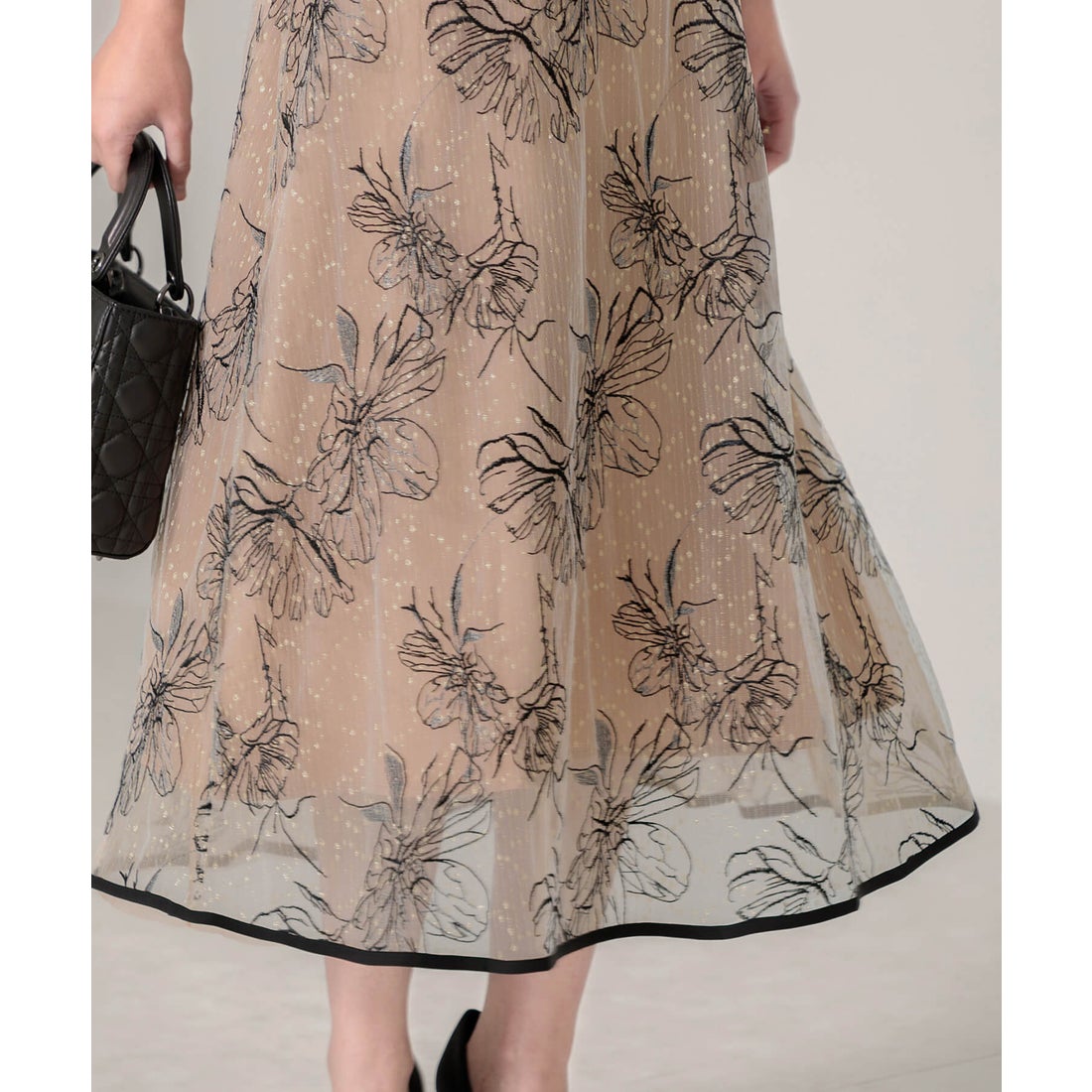 レジャ Leja 配色パピングプチハイネック花柄刺繍ラメレースロング丈