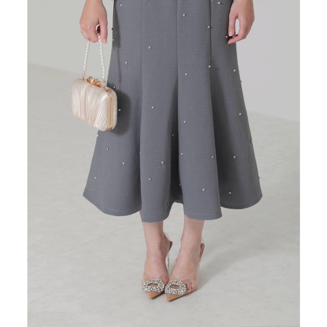 レジャ Leja パールビジュー付き透け感プリーツフレアスリーブビーズ