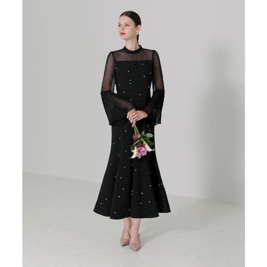 レジャ Leja パールビジュー付き透け感プリーツフレアスリーブビーズ