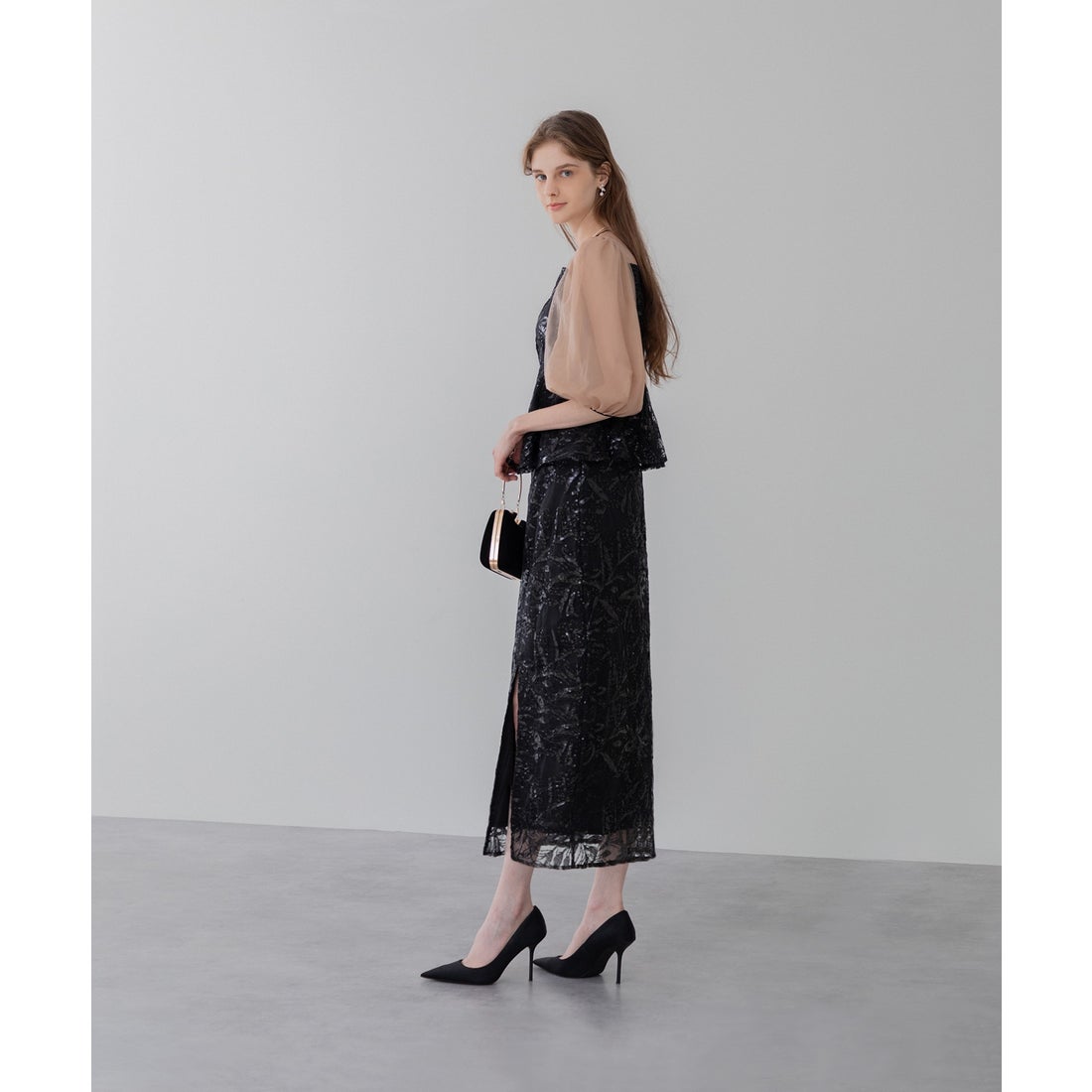 レジャ Leja シアーパフスリーブペプラムスパンコール花柄Iライン