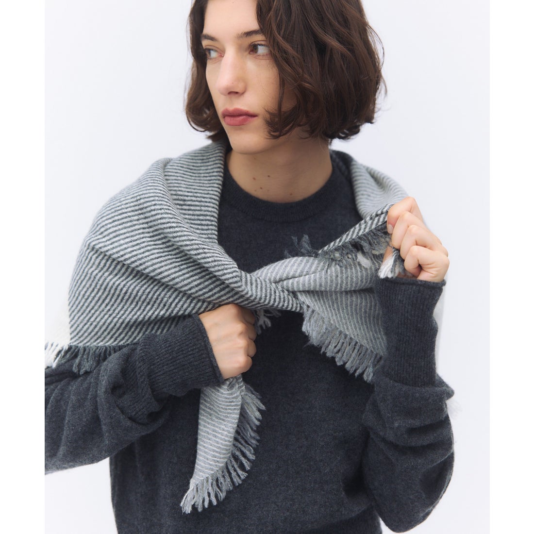 エレガンセーゼ elegancese Square fringe scarf （グレー