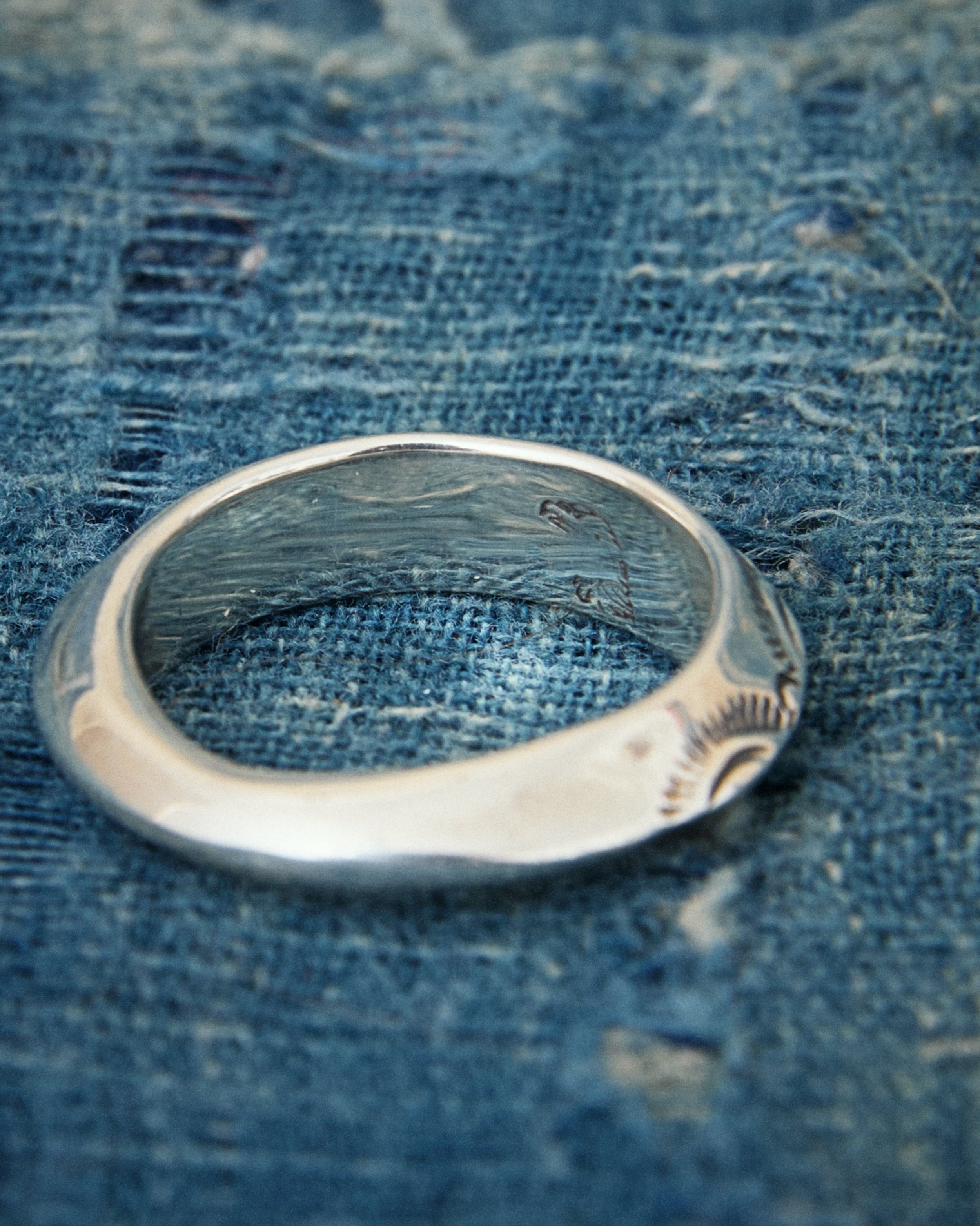 Larry Smith Triangle Leaf Ring RG-0045 – Second Sunrise