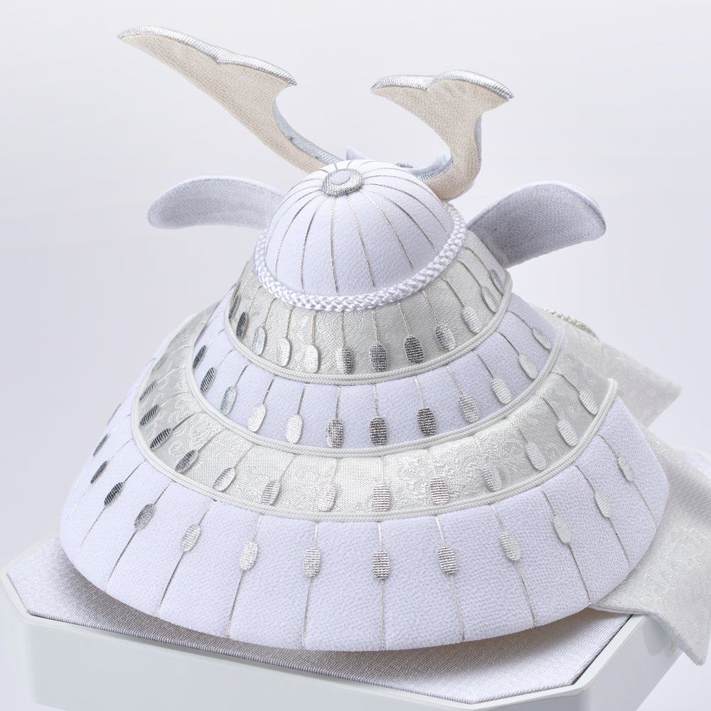 五月人形・兜飾り HAKI（ハキ） 白耀 -shiro- 特注金襴西陣織 cuna