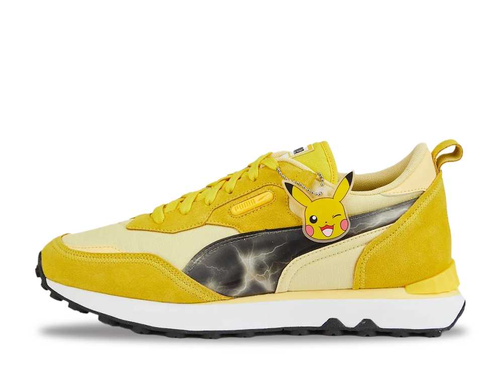 ポケモン ピカチュウ キーホルダー付きプーマ.スニーカー黄色 プーマ