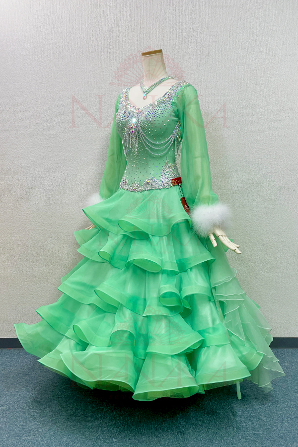 スタンダードドレス、モダン衣装 | NANAKA