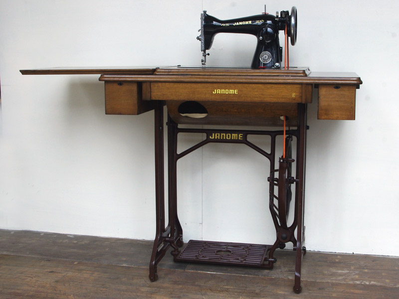 No.579 Janome ジャノメ製 家庭用足踏みミシン：アンティークミシン