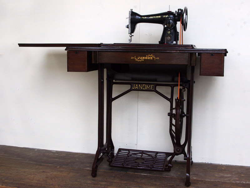 No.584 Janome ジャノメ製 家庭用足踏みミシン：アンティークミシン