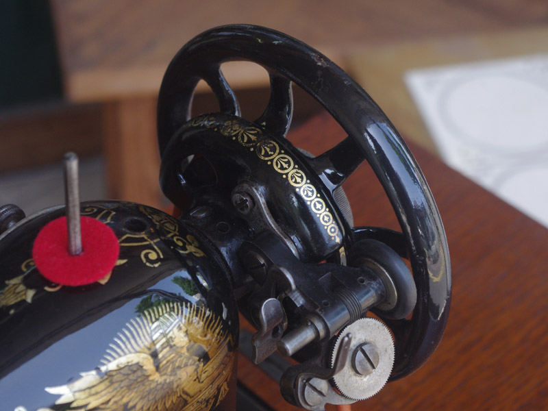 No.717 SINGER 15 シンガー製 鋳物網脚の足踏みミシン：アンティーク