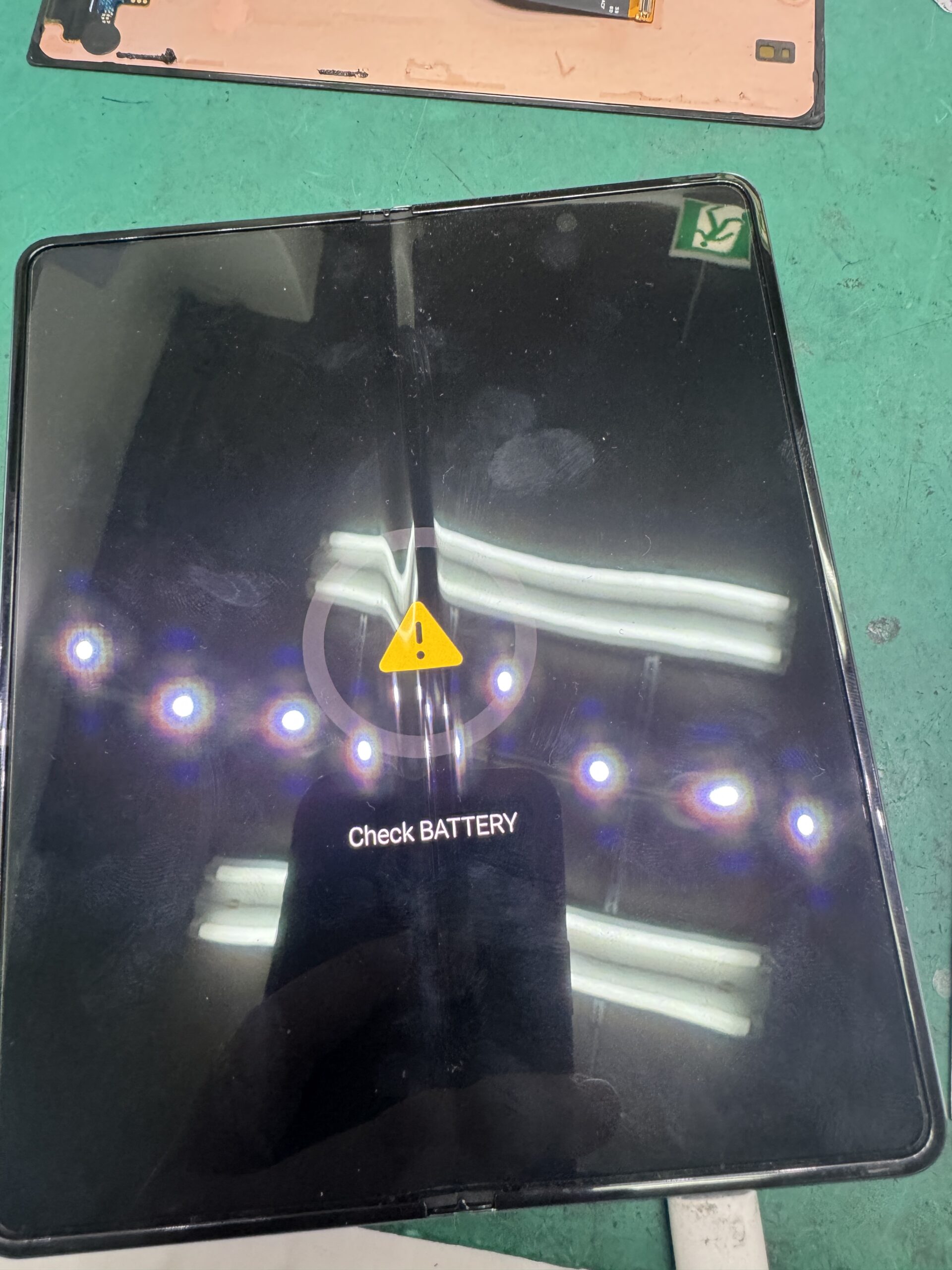 Check Batteryと表示され起動しないGalaxy ZFold 4 5Gの修理 | スマホ