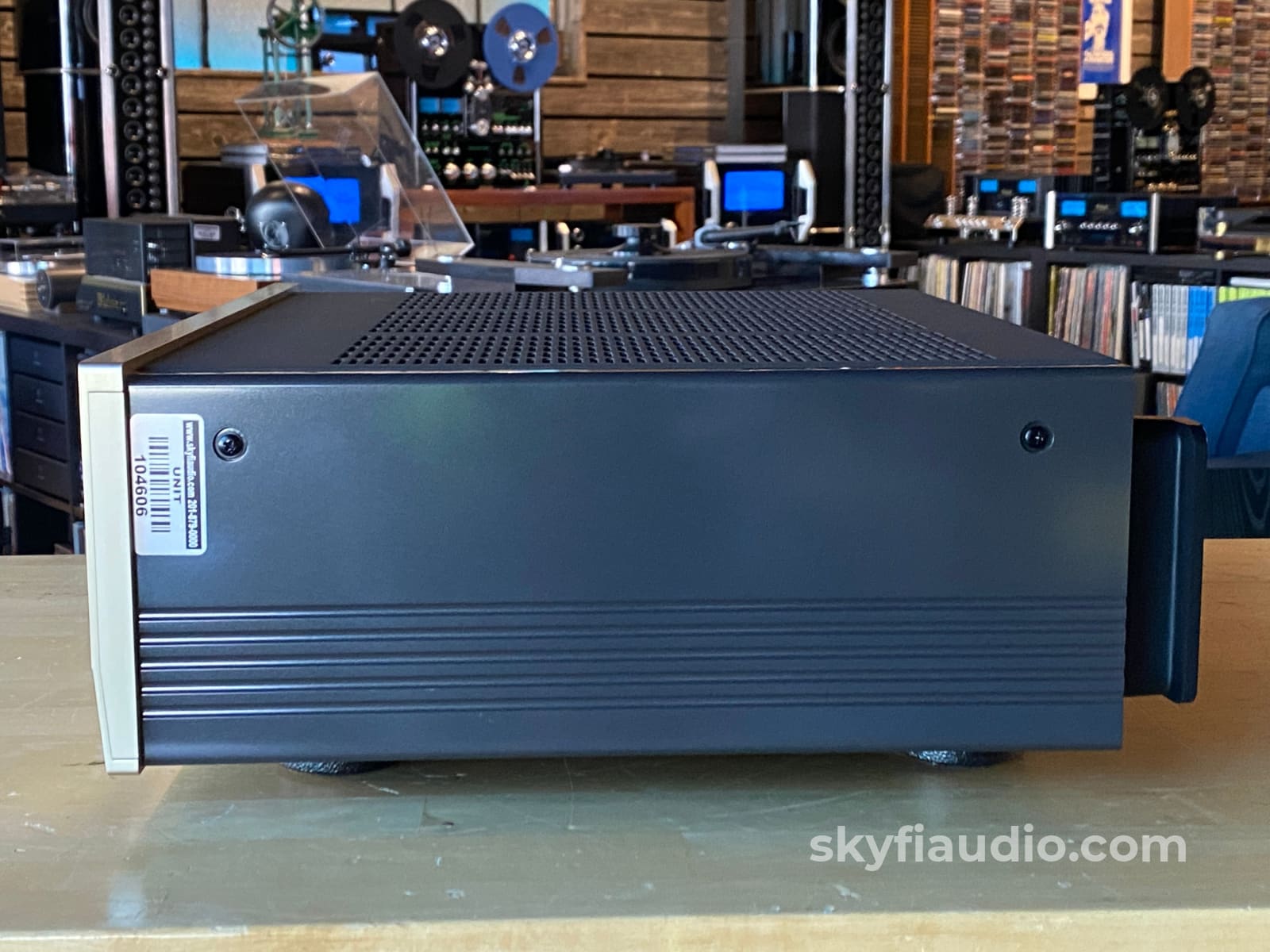 Accuphase A-30 Solid State CLASS-A Amplifier