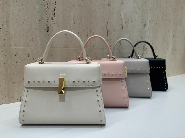 セルフォード】再入荷👜✨待望のリュタンビジュースタッズポシェット(M