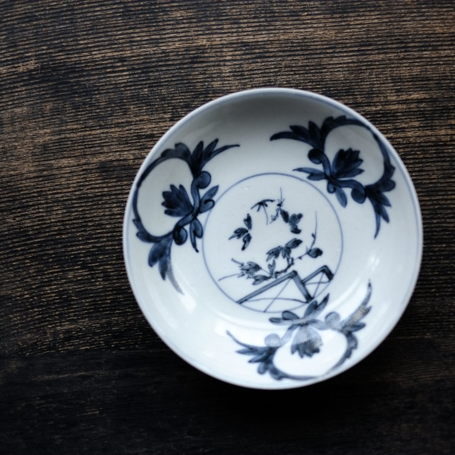 時代 花草紋染付皿 (江戸時代) – 逢季荘