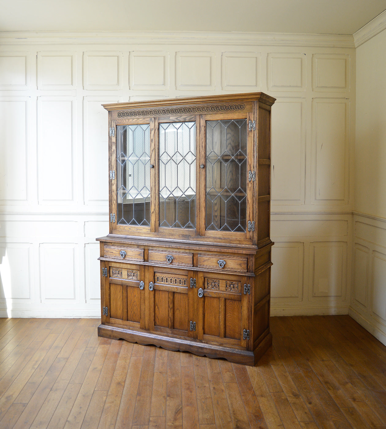 ヴィンテージカップボード – 英国アンティーク家具専門店 神戸家具