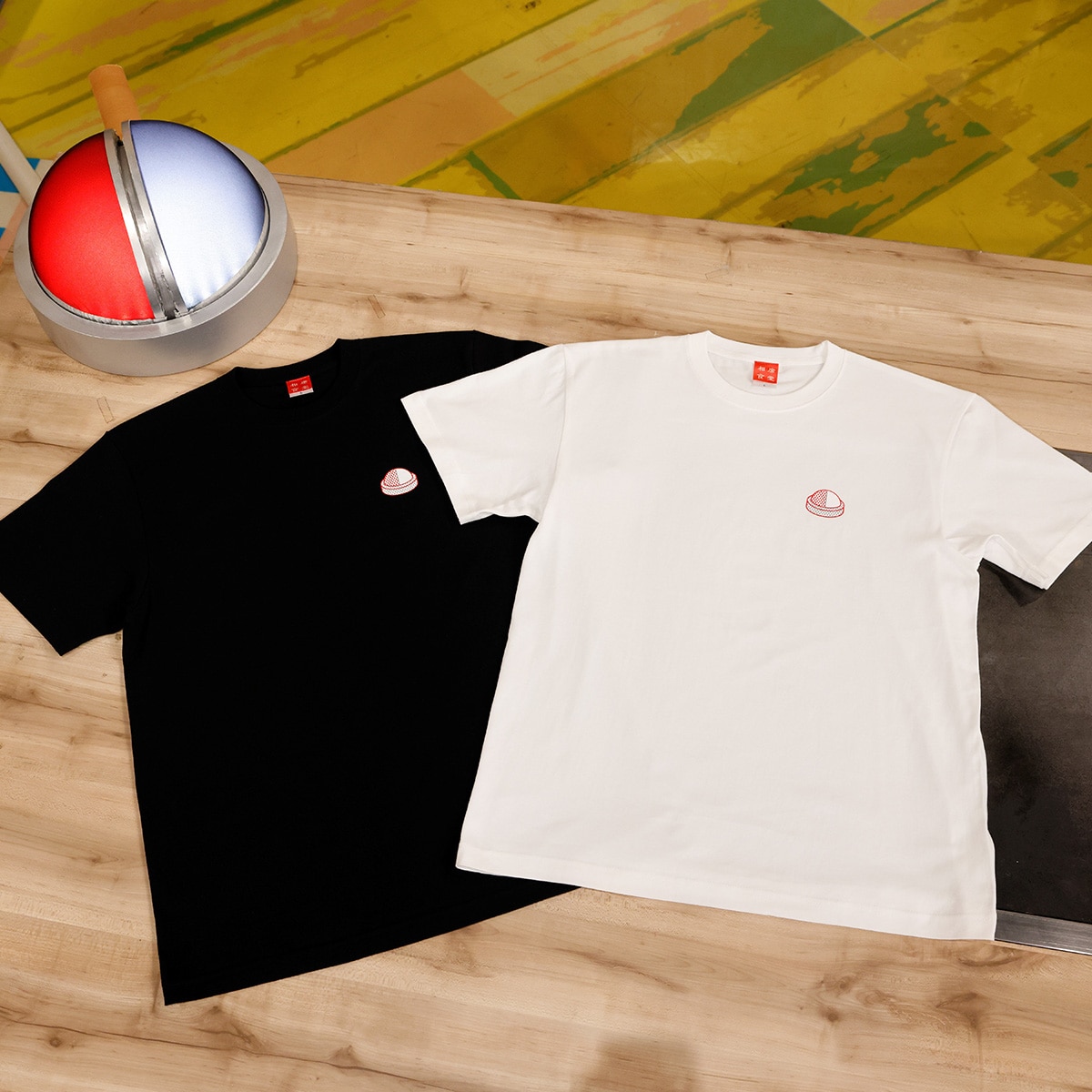 相席食堂ちょっと待てぃ!!ボタンTシャツ | ABCミッケ｜【公式】ABC