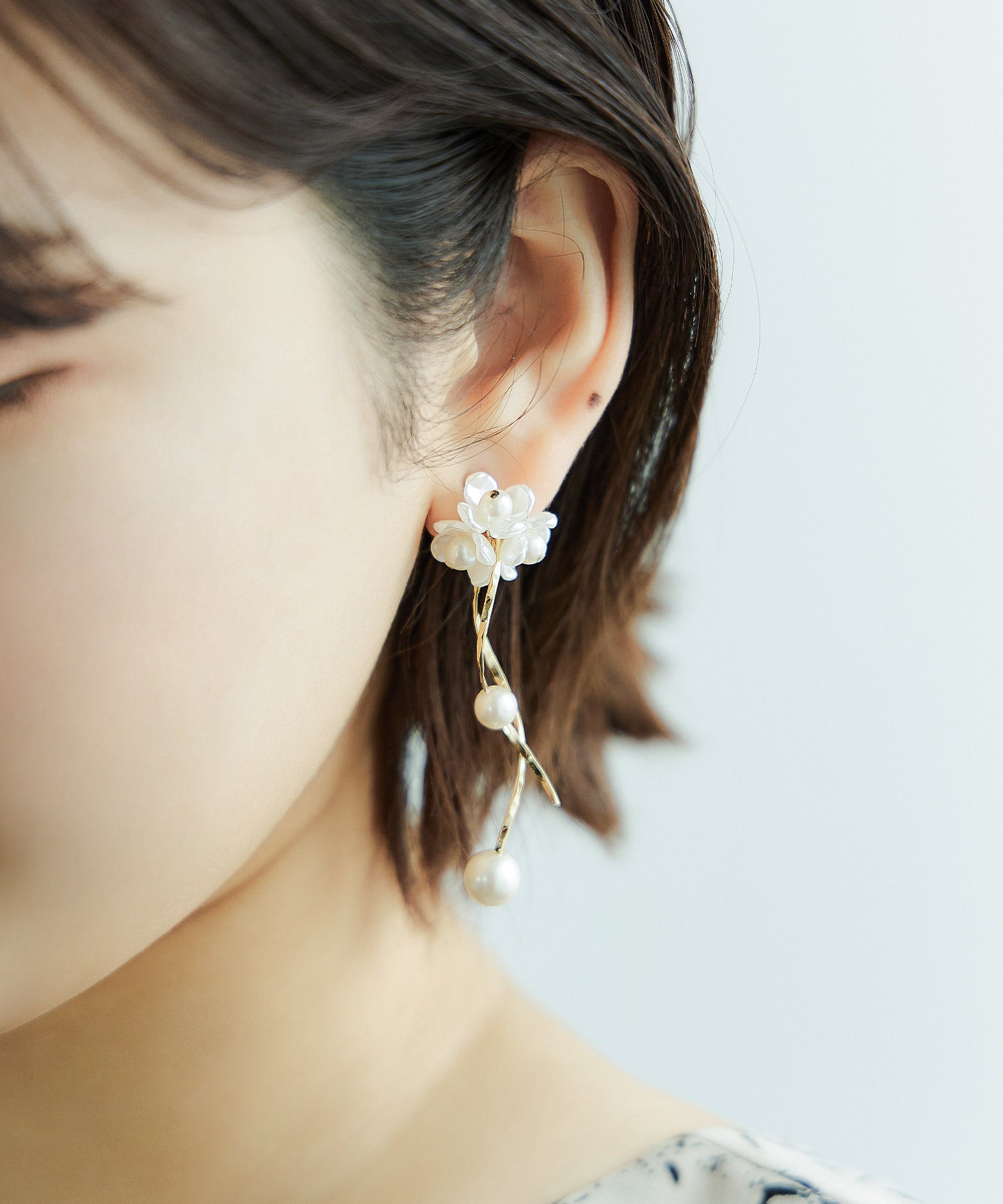 フラワーモチーフパールイヤリング｜ピアス・イアリング - niana