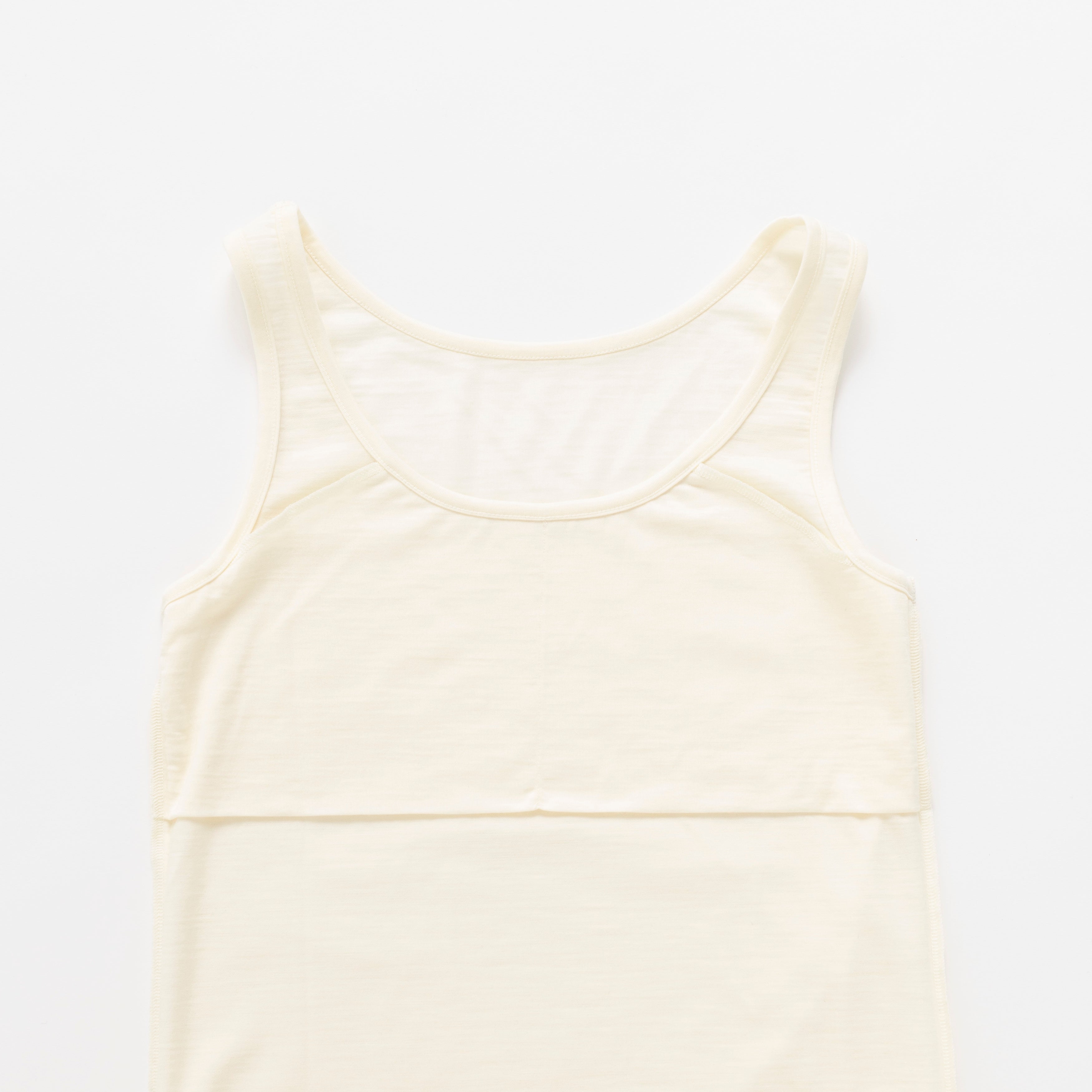 かわり芽］さらりとしたウールタンクトップ（カップ付き） – FUNQTEN