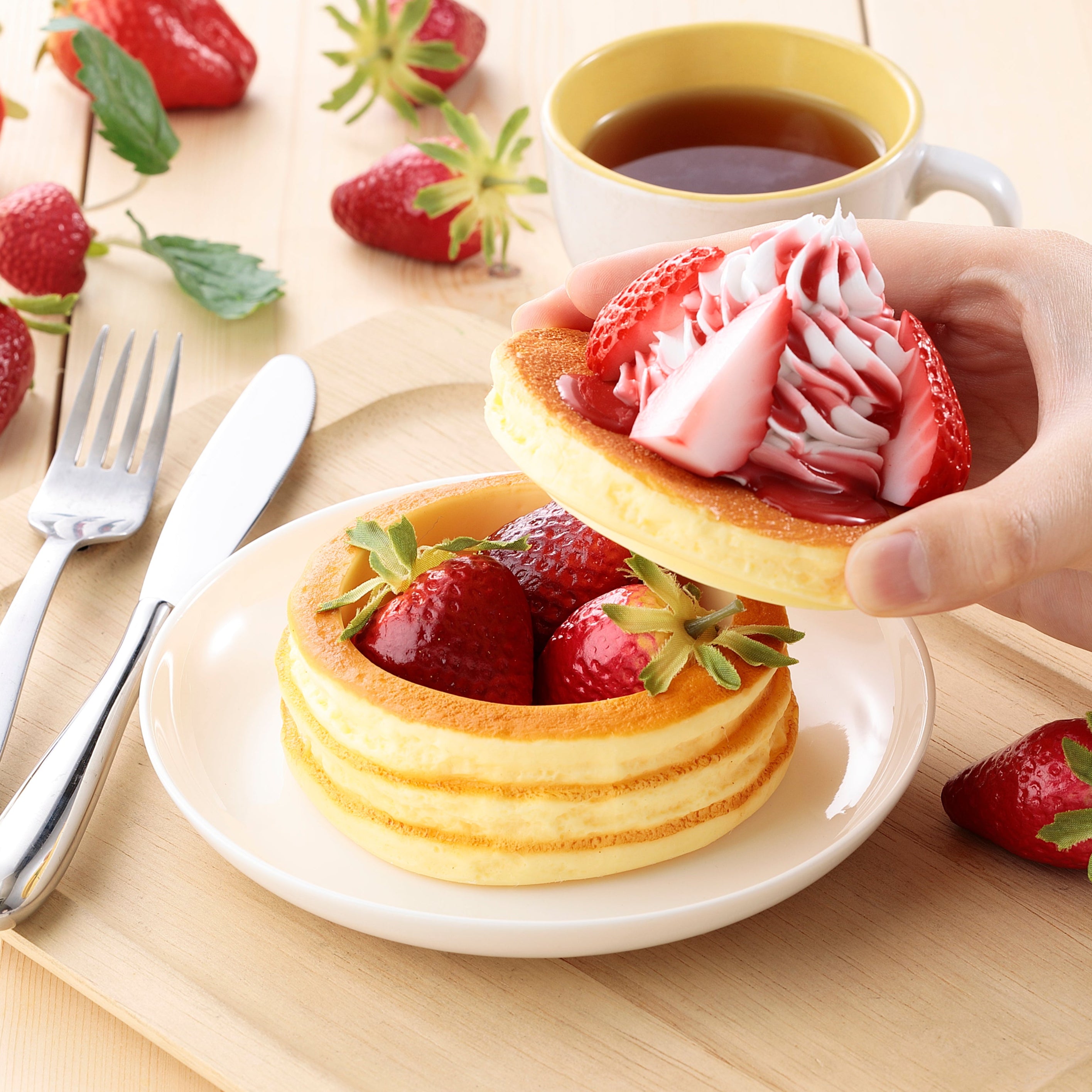 元祖食品サンプル屋「イチゴパンケーキの小物入れ」