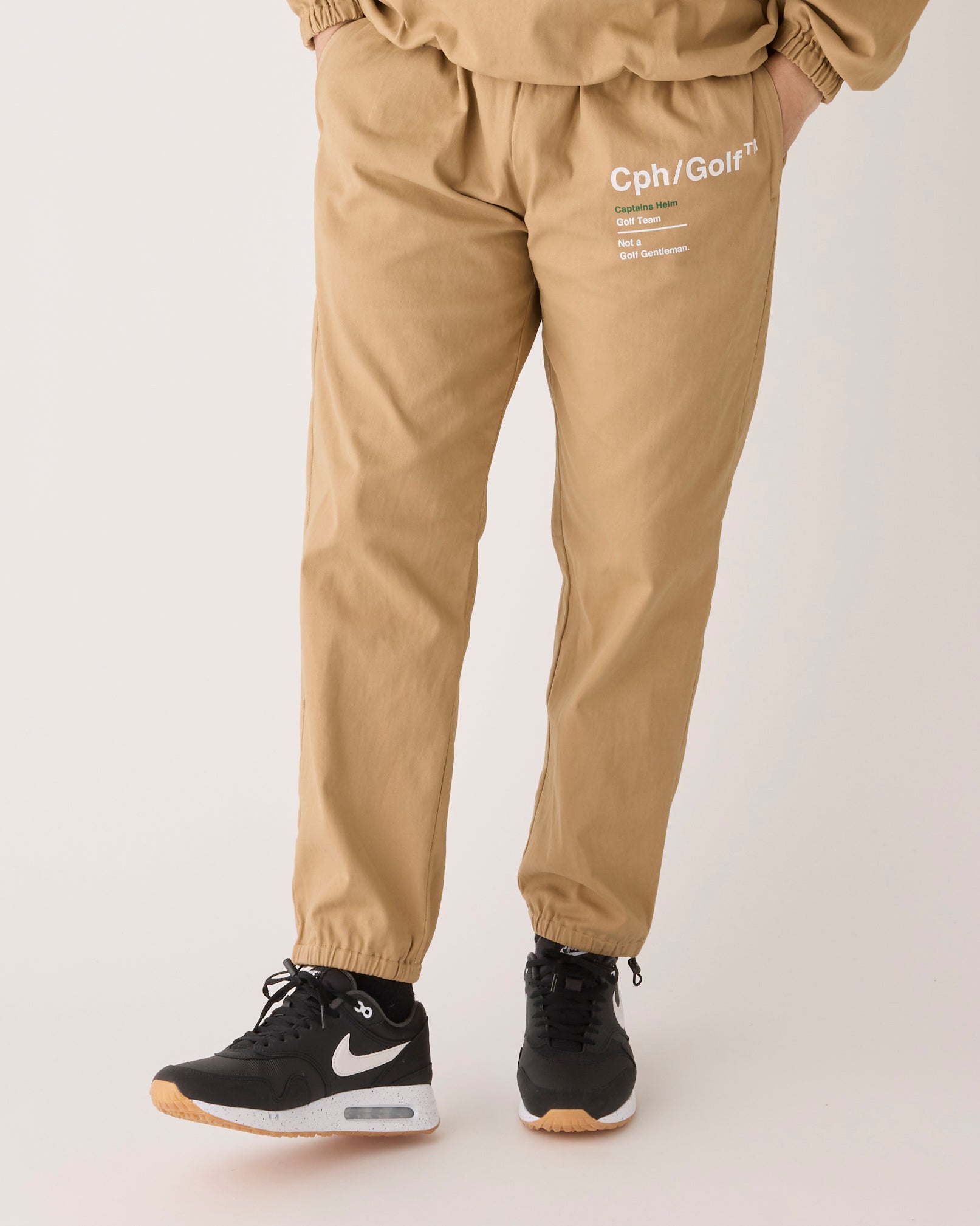 ストリートとスタンダードが華麗に融合。キャプテンズヘルム ゴルフの