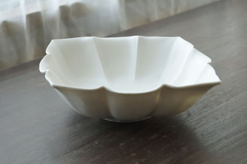 菱形鉢（中）白磁 / 宮田竜司 - うつわと暮らしの道具 sizuku
