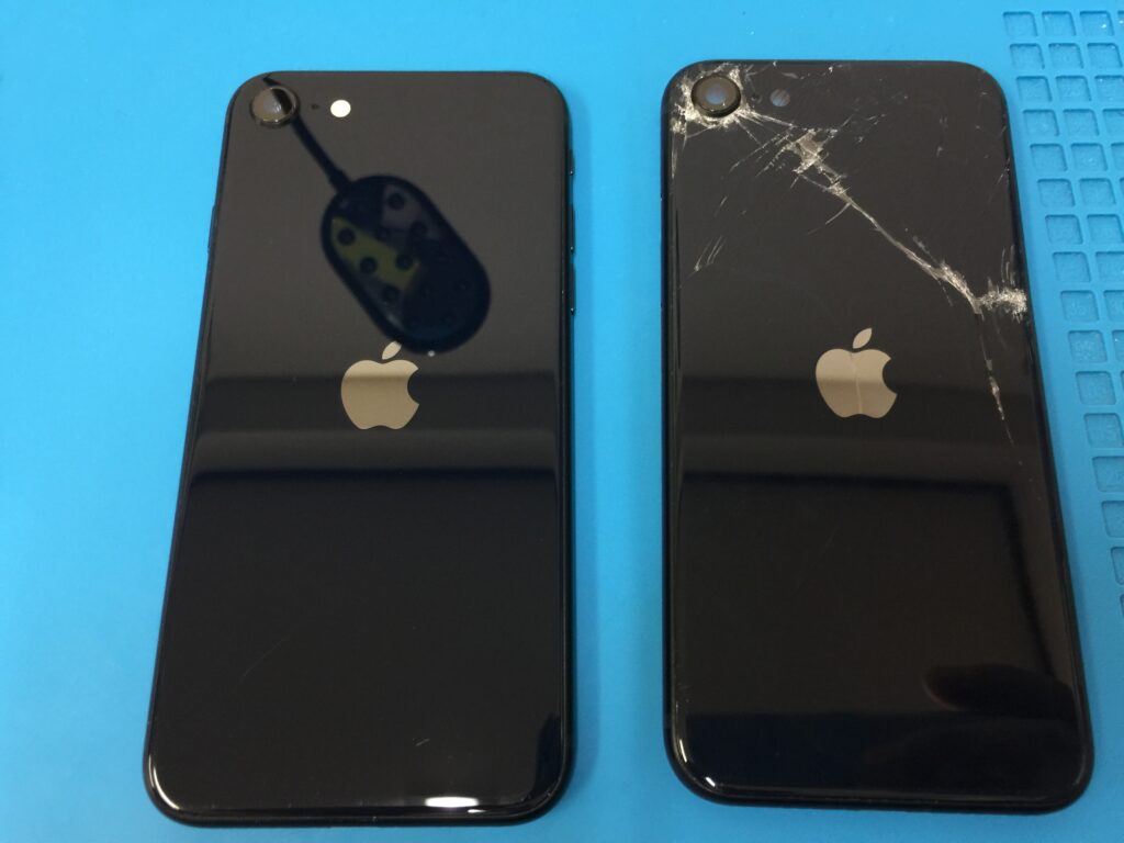 iPhoneSE 3の背面が割れてしまっている状態をバックパネル交換で修理