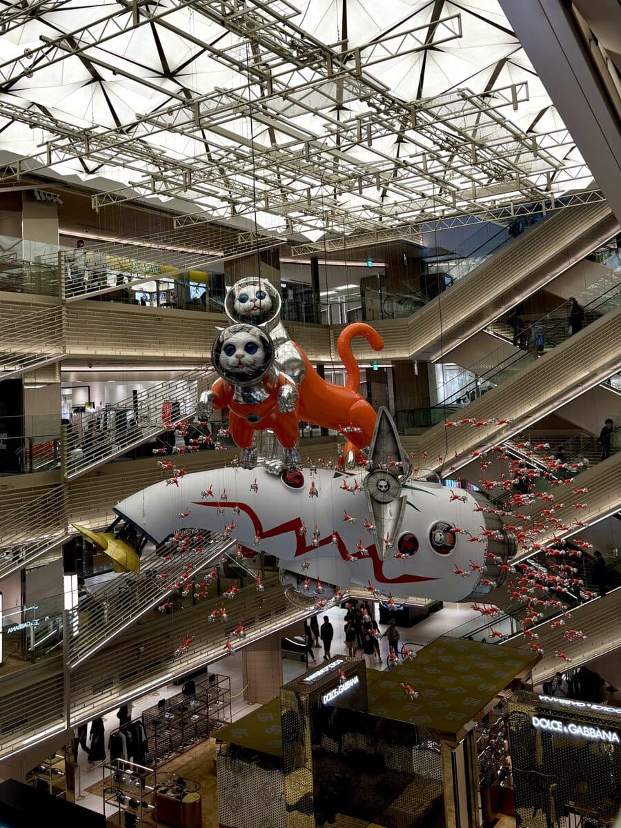 1,000個限定で大人気「宇宙猫ミラー」が登場！猫のいる暮らしとアート