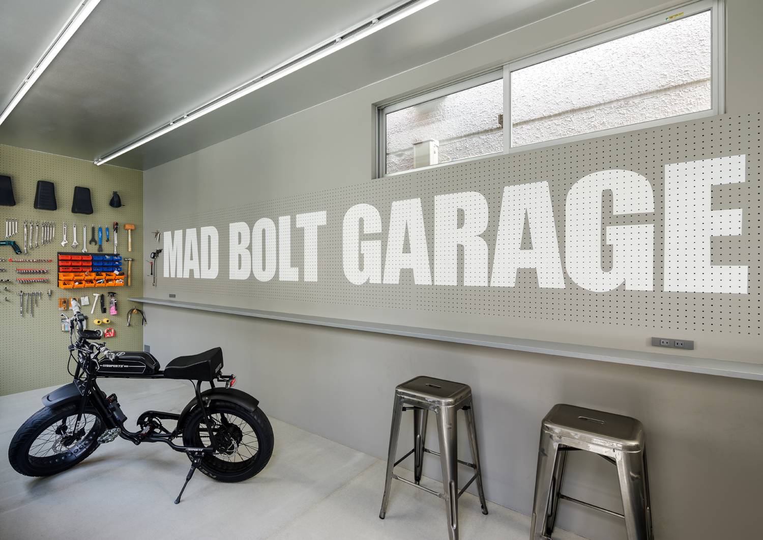 MAD BOLT GARAGE – SNARK