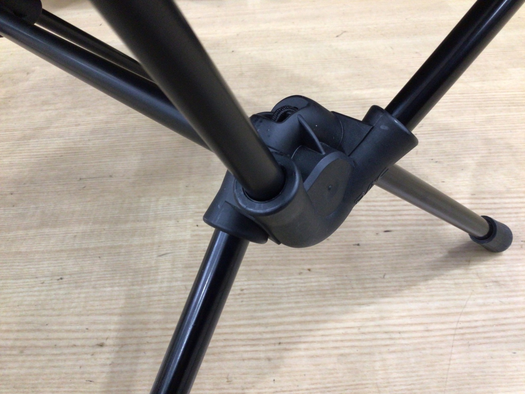 グラインドロッヂを大胆生刷り！ヘリノックスのカスタムファニチャーご