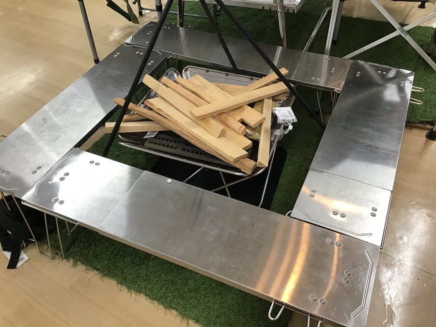 ユニフレーム 焚き火テーブル irori 焚き火を囲ってご飯を！！囲炉裏