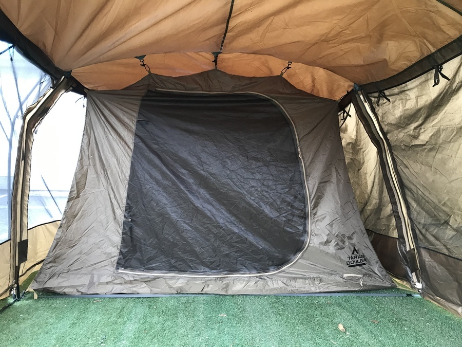 訳あり価格！？タラスブルバ「キャタピラー2ルームシェルター6P」設営