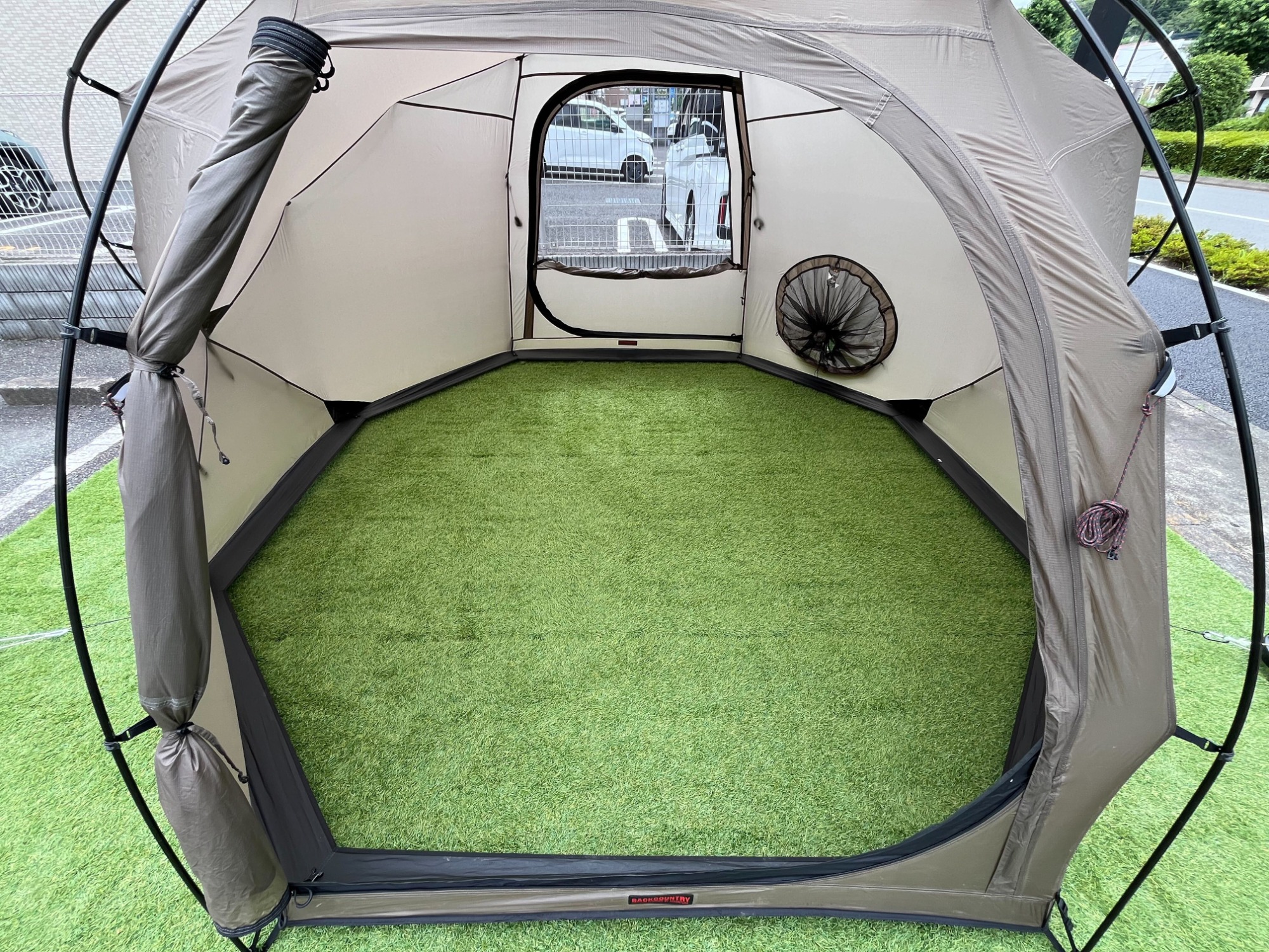 ソロキャンプに最適！居住空間が充実しているバックカントリーの