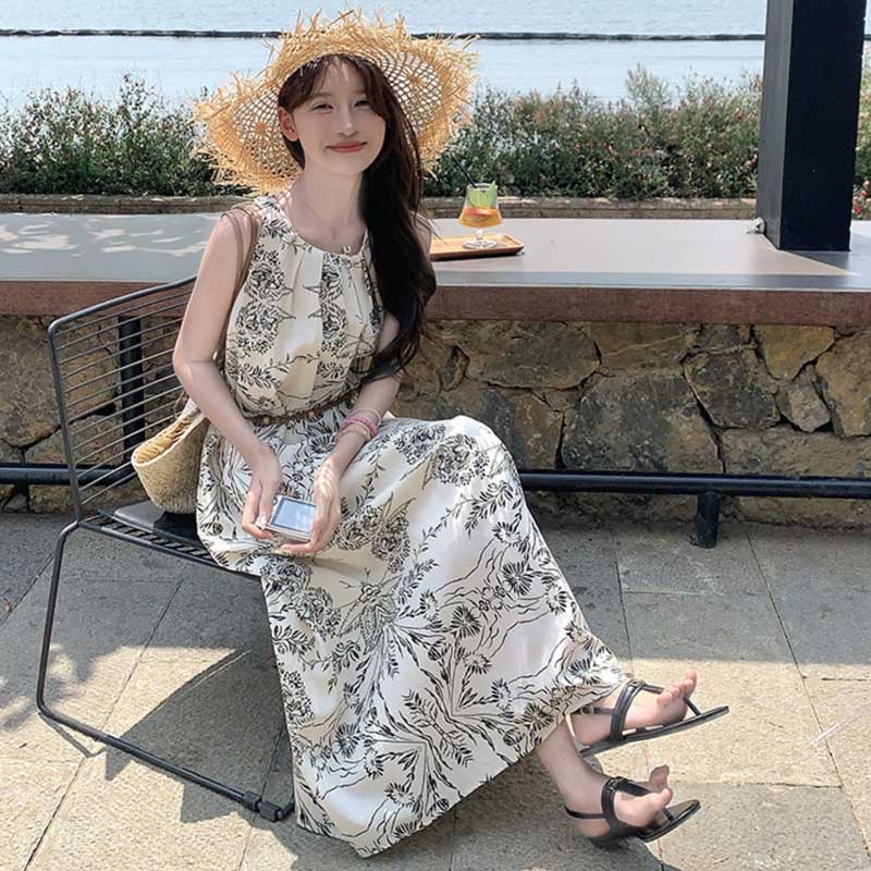 ボタニカルノースリーブワンピース（白）春/夏 1枚で華やかなボタニカル柄