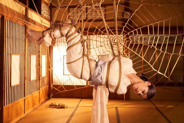 水原希子が亀甲縛りで「スピリチュアルな感覚」に 山田孝之・Kemioらも