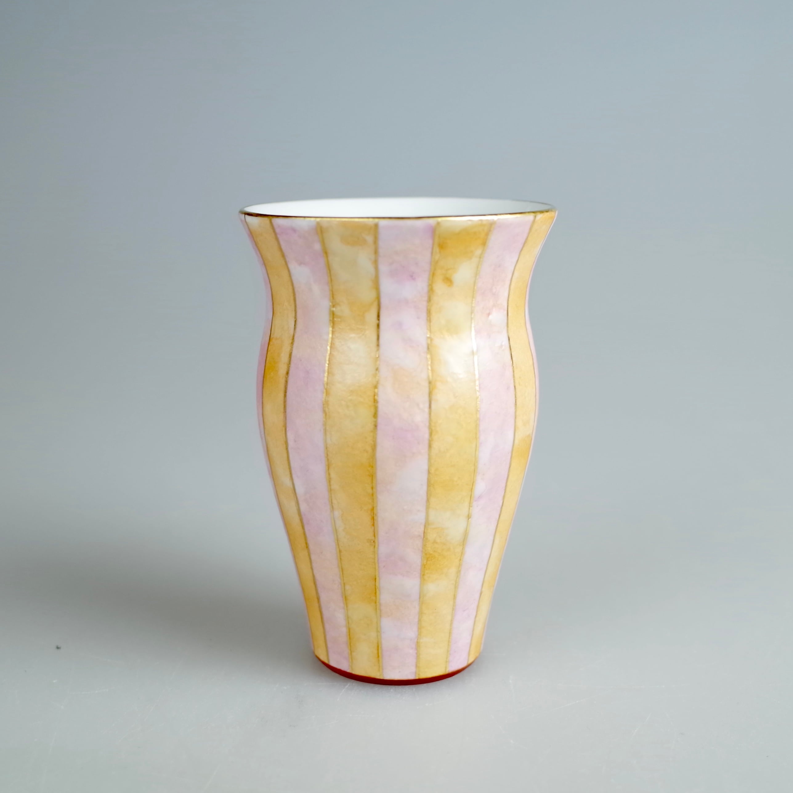 九谷焼 錦山窯 吉田幸央】 彩色金彩 カップ Y-1 - 商品 | 日本ヴォーグ社