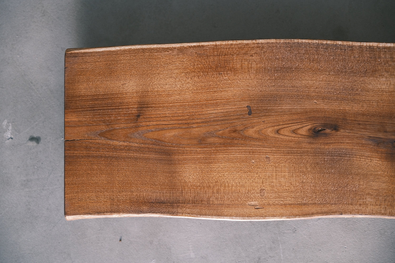 槐(エンジュ) 一枚板プレート | 520×180-190×30 mm – 一枚板テーブル