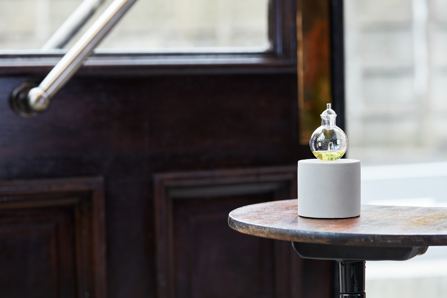 上質な香りにこだわった本格派ディフューザー | アロマ専門通販サイト