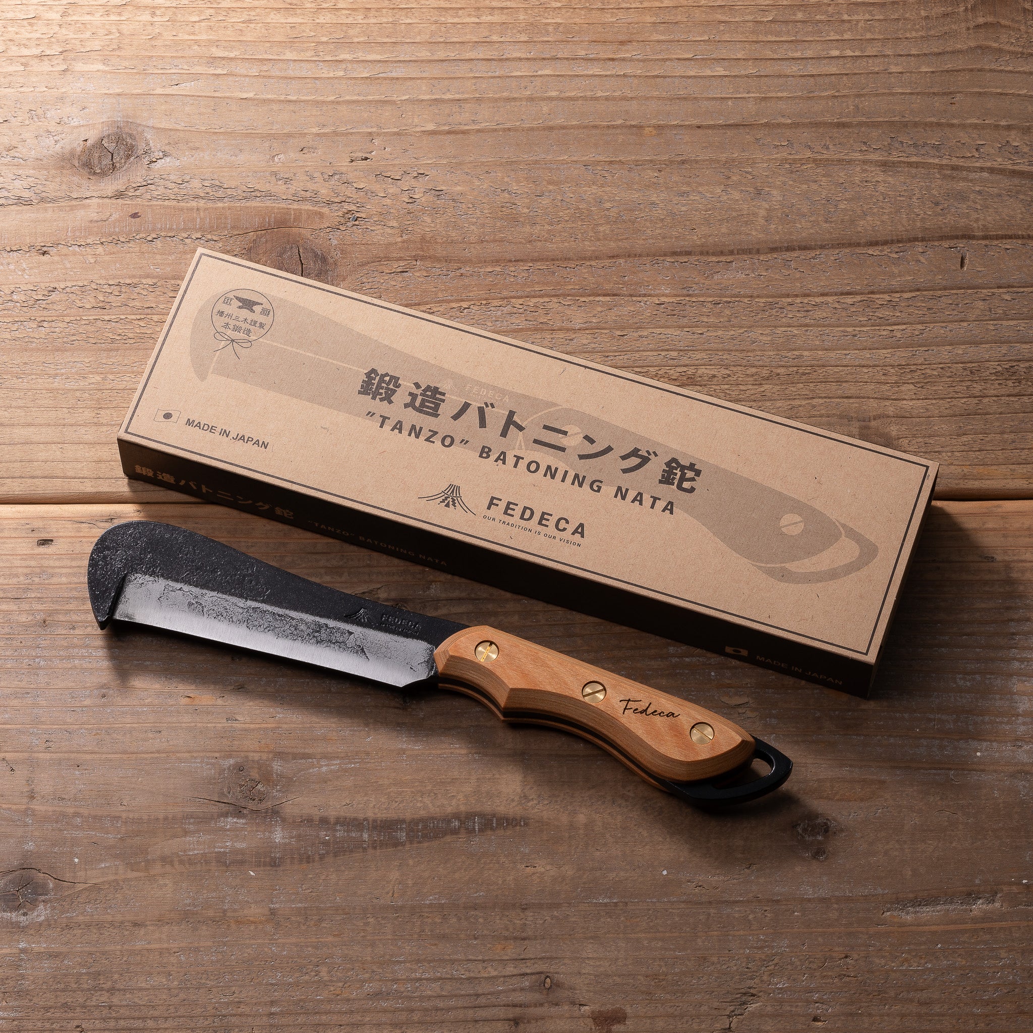 強化木】鍛造バトニング鉈 プレーンホワイト 15,400円