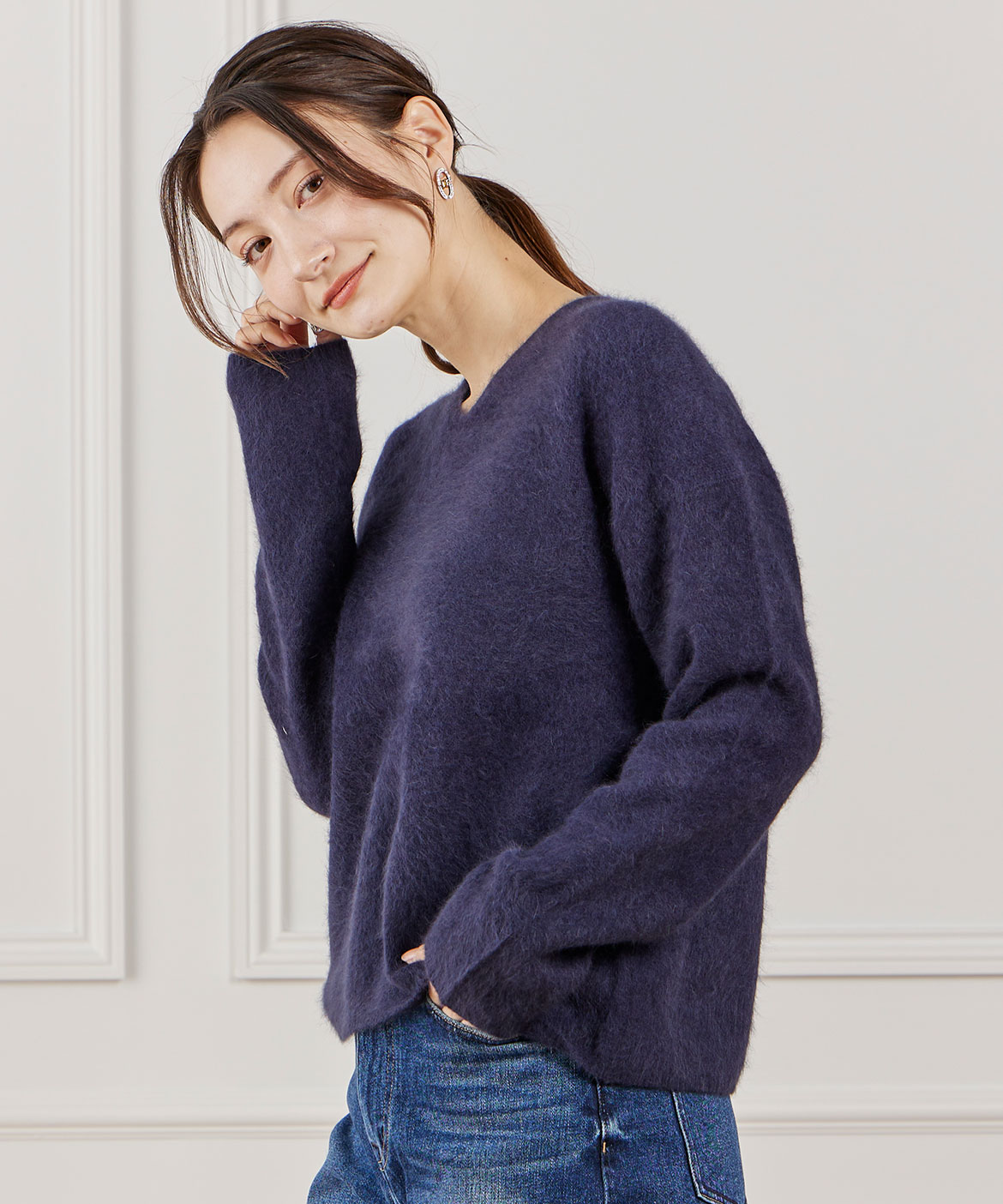 チャイニーズラクーンVネックニット｜INED（イネド）｜フランドル