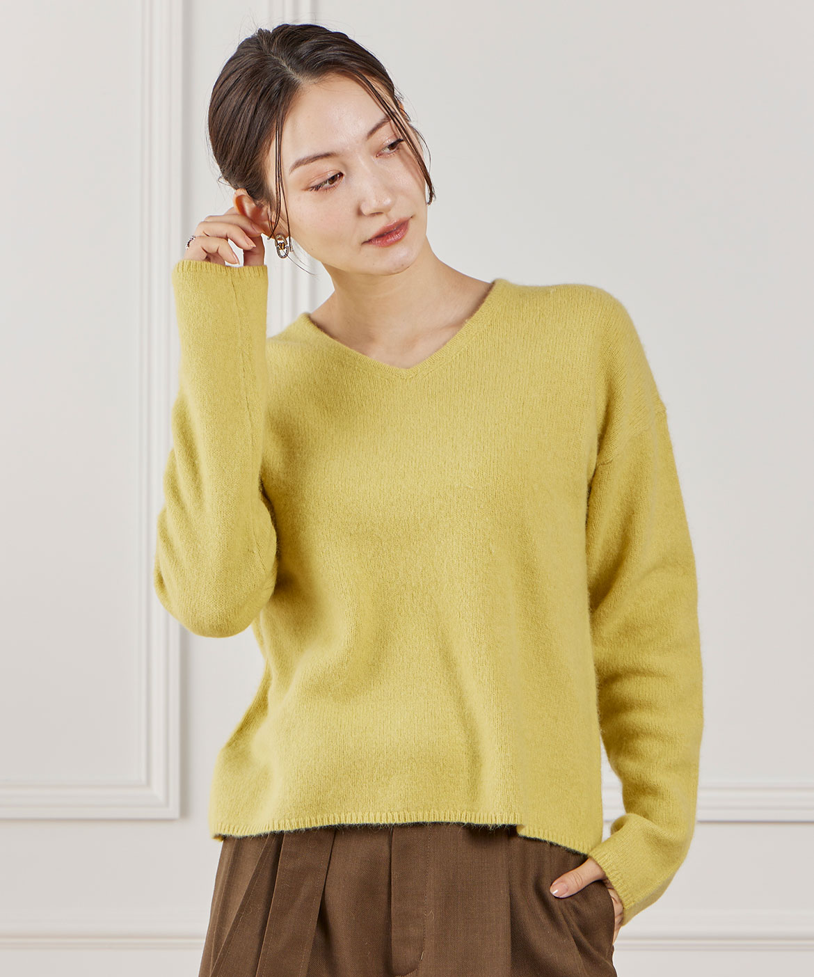 チャイニーズラクーンVネックニット｜INED（イネド）｜フランドル