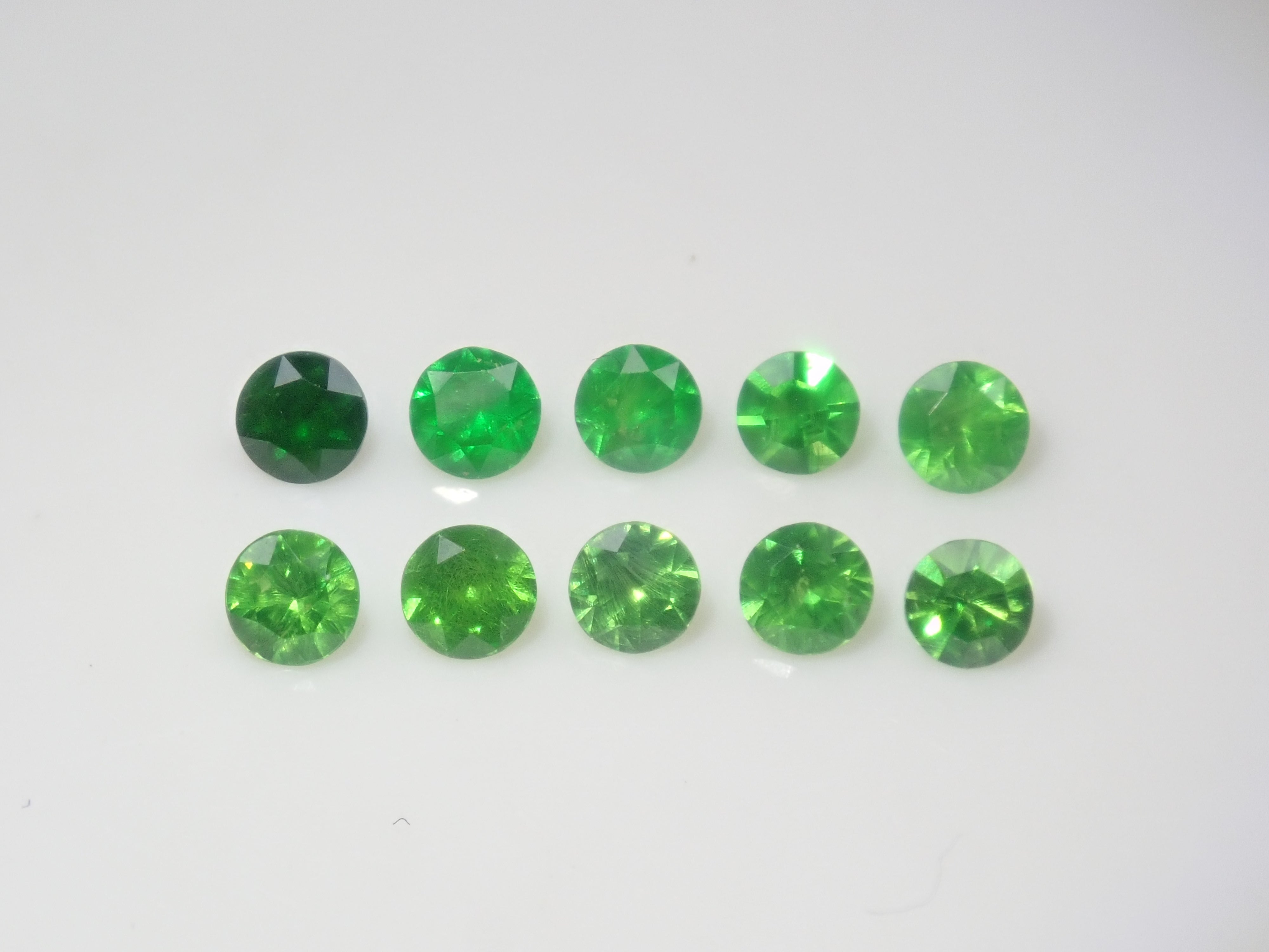 ロシア産デマントイドガーネット(ホーステールインクルージョン認む