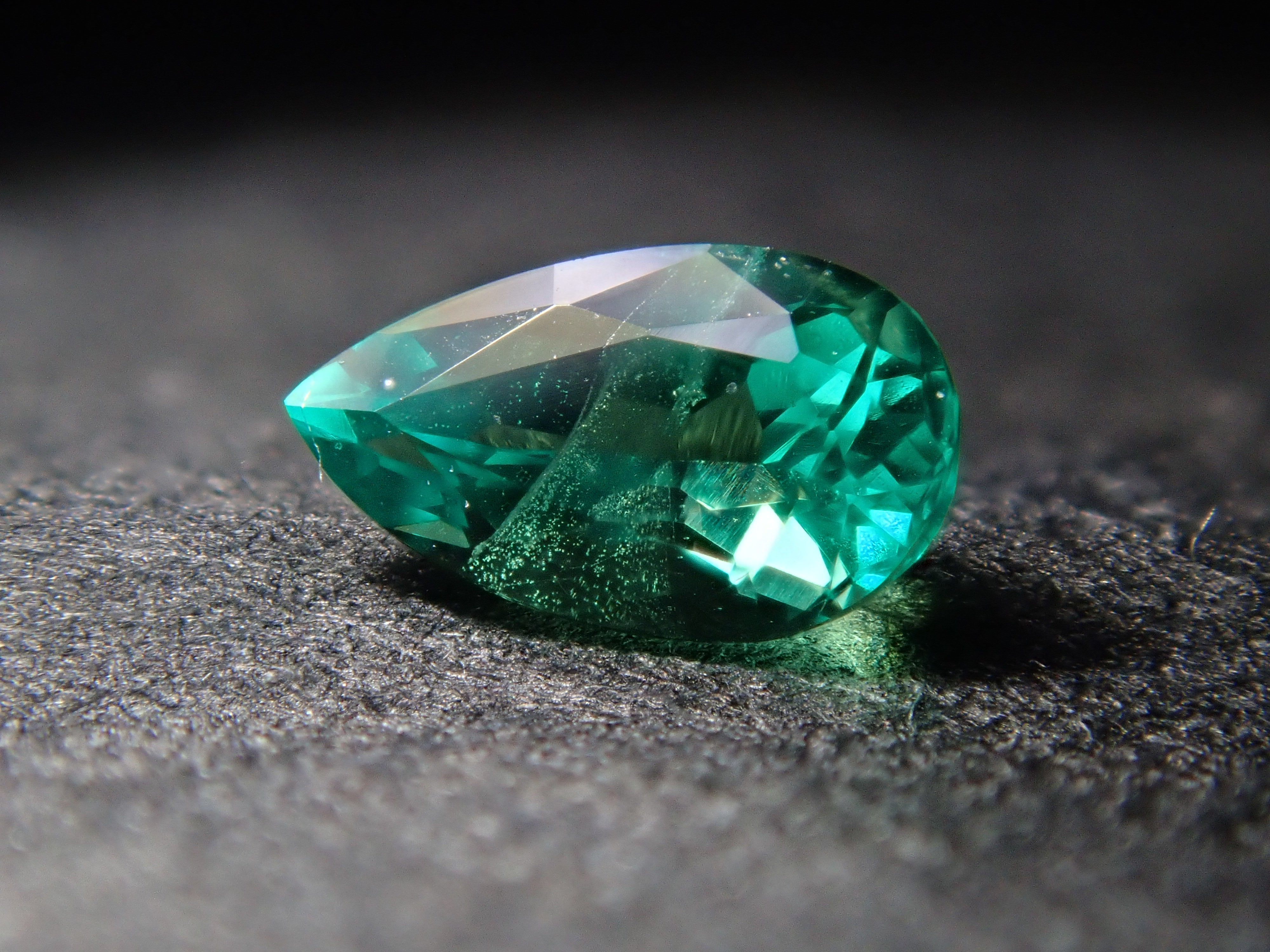 グリーンアウイナイト 0.098ctルース