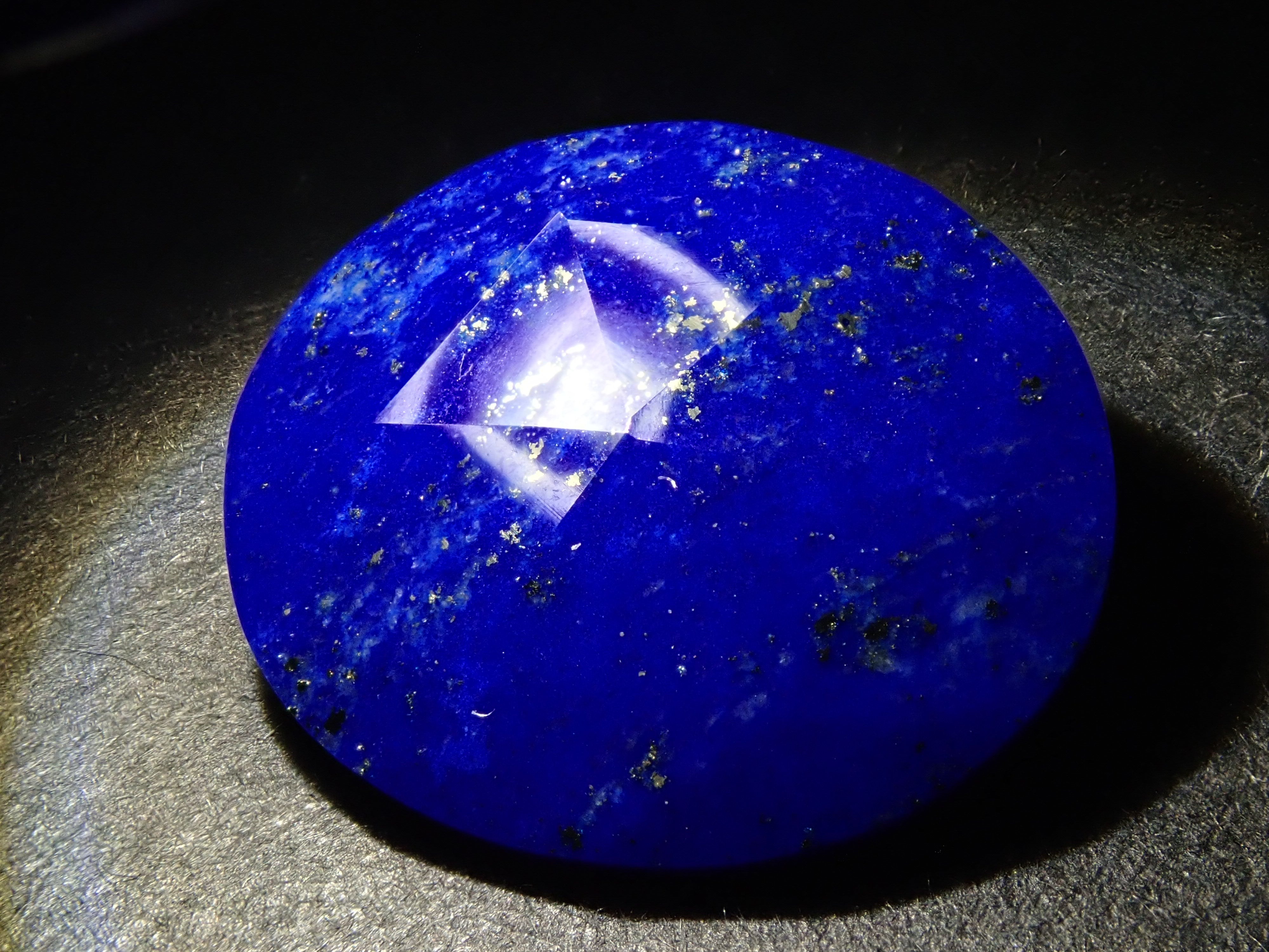 ラピスラズリ！大き目！ズズズーンとくる！綺麗！ ラピスラズリ