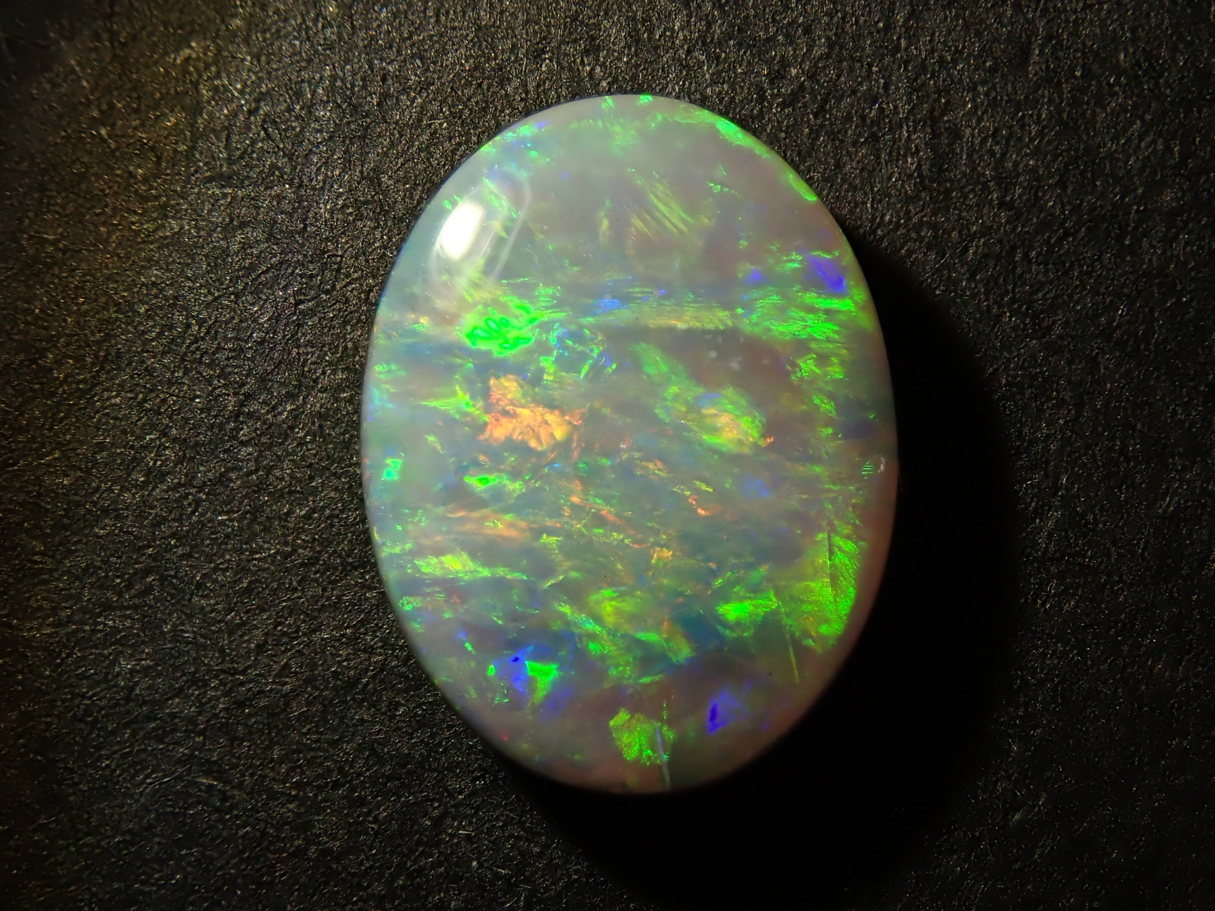 珍しい透明感 ウェロー産 ブラックオパール 無染色11.37ct W007 珍しい