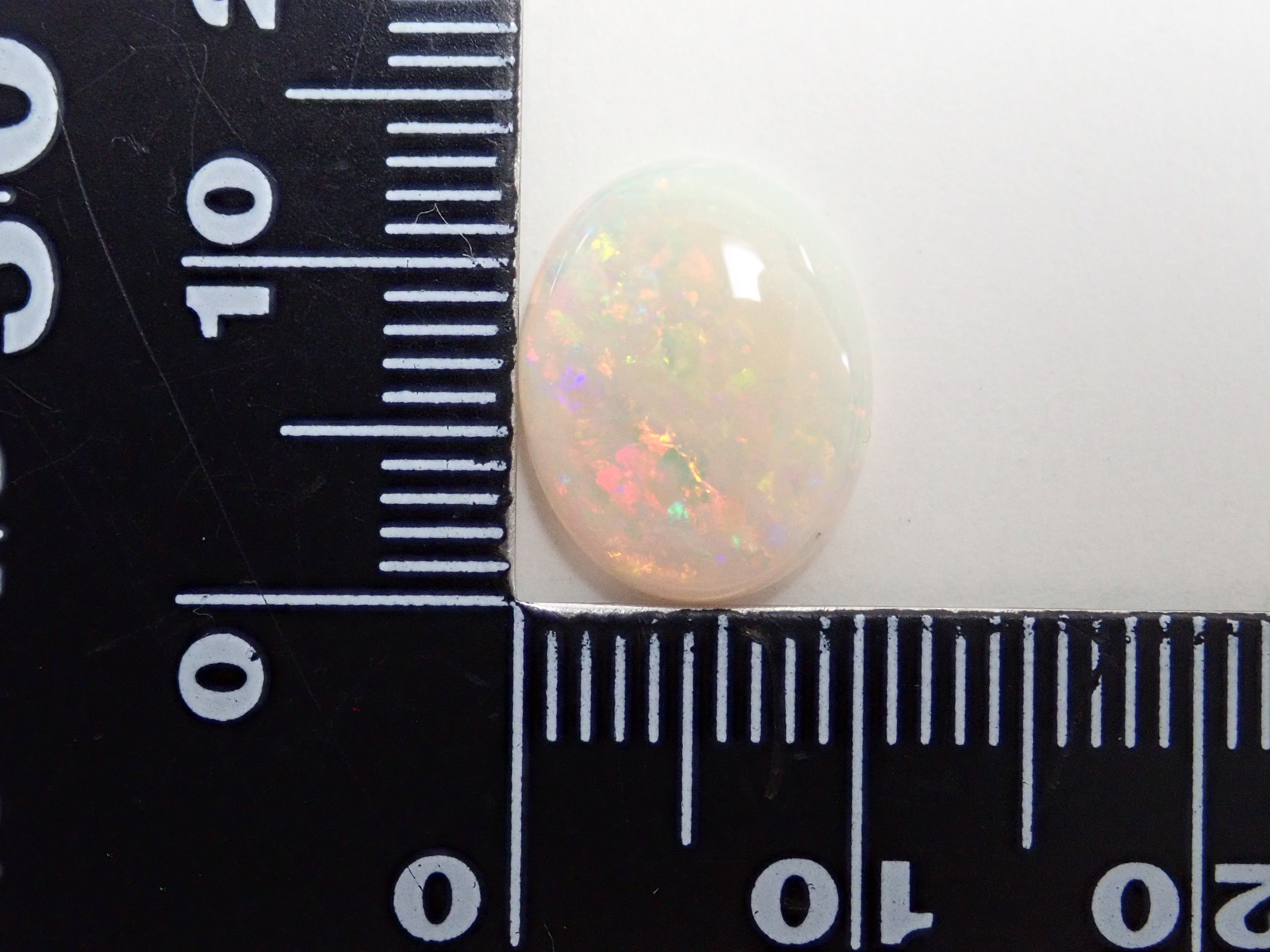 オーストラリア産ホワイトオパール 2.318ctルース