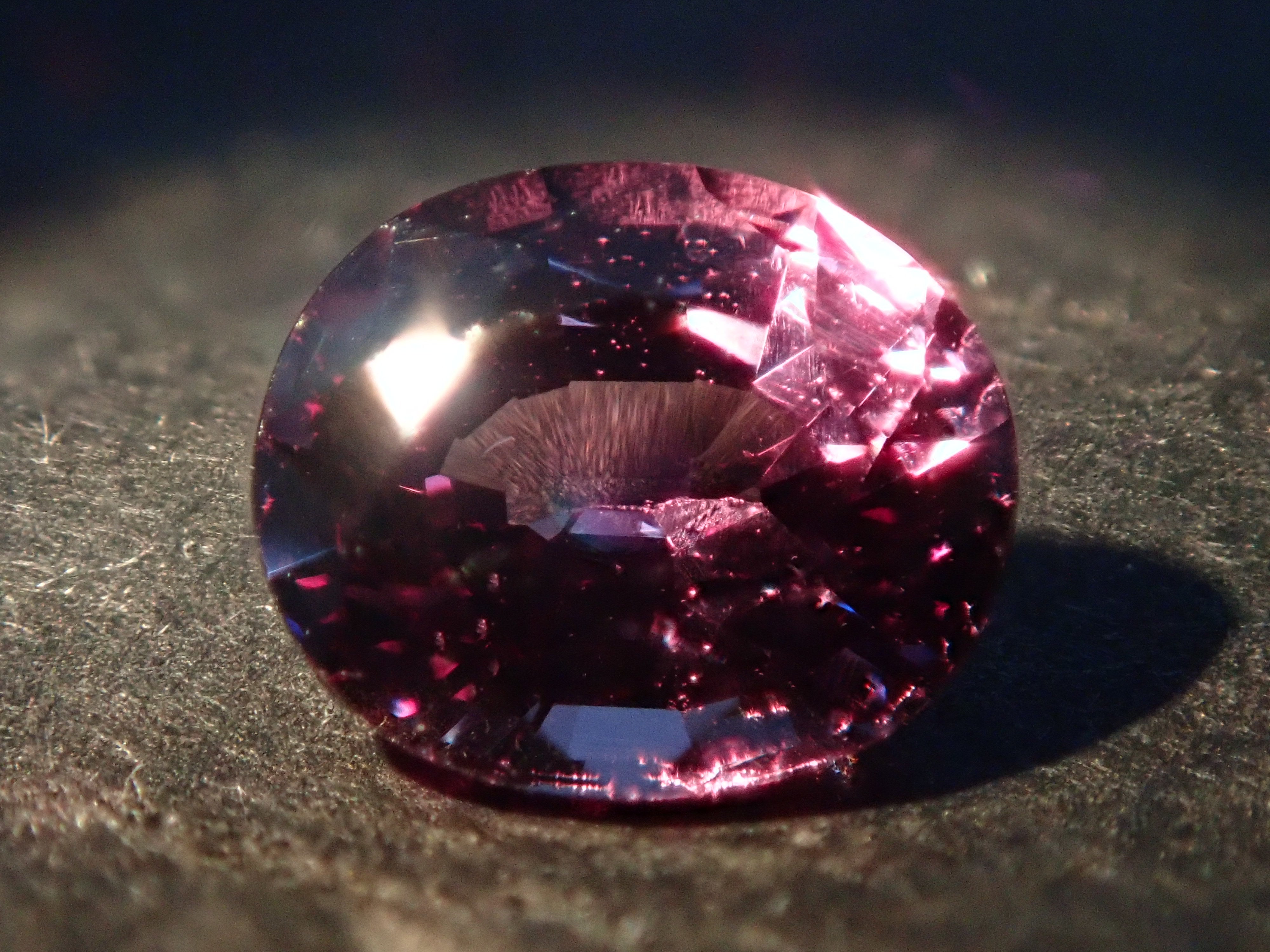 マダガスカル産カラーチェンジガーネット 0.855ctルース 日独