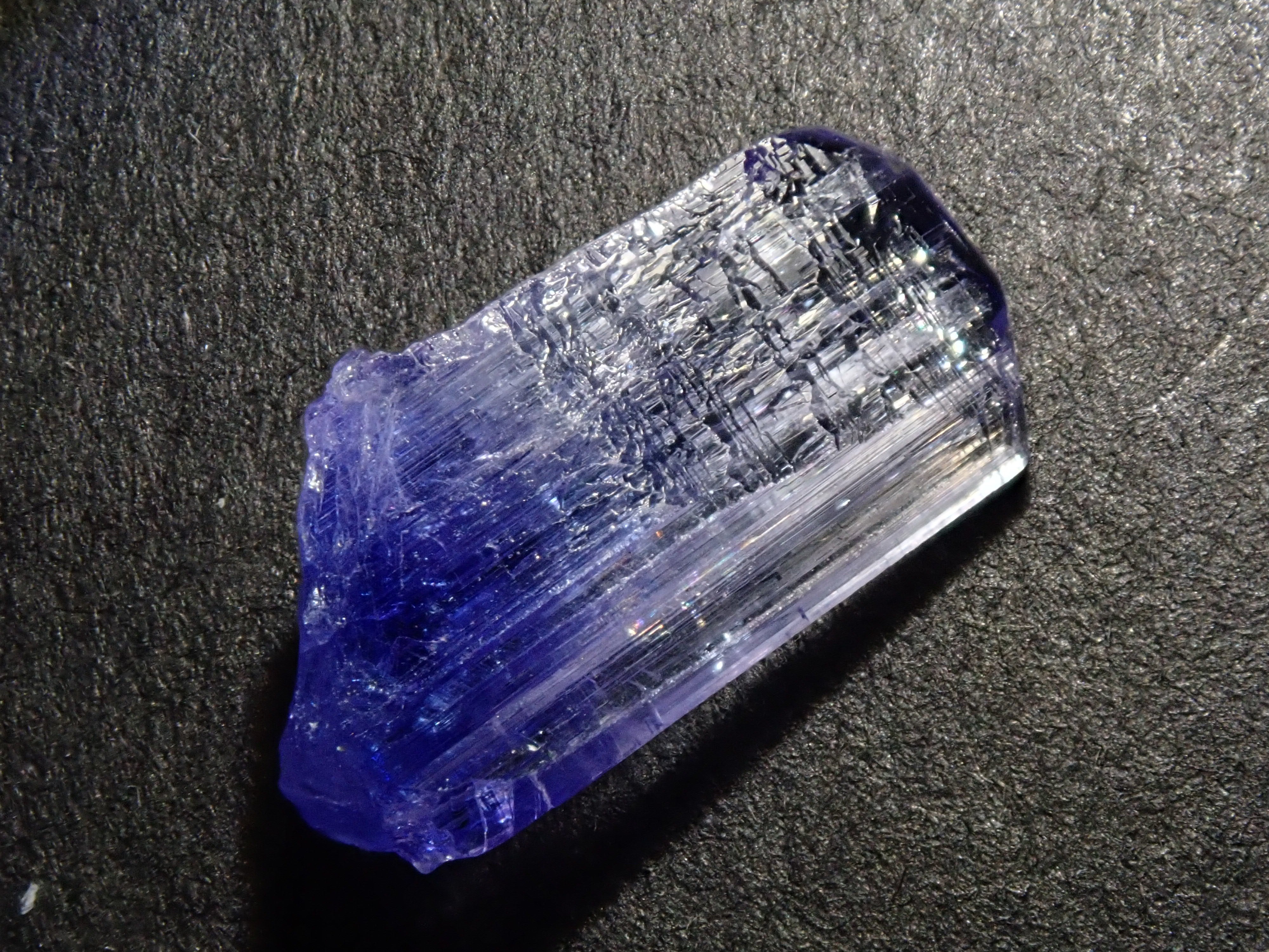 バイカラータンザナイト 3.018ct原石