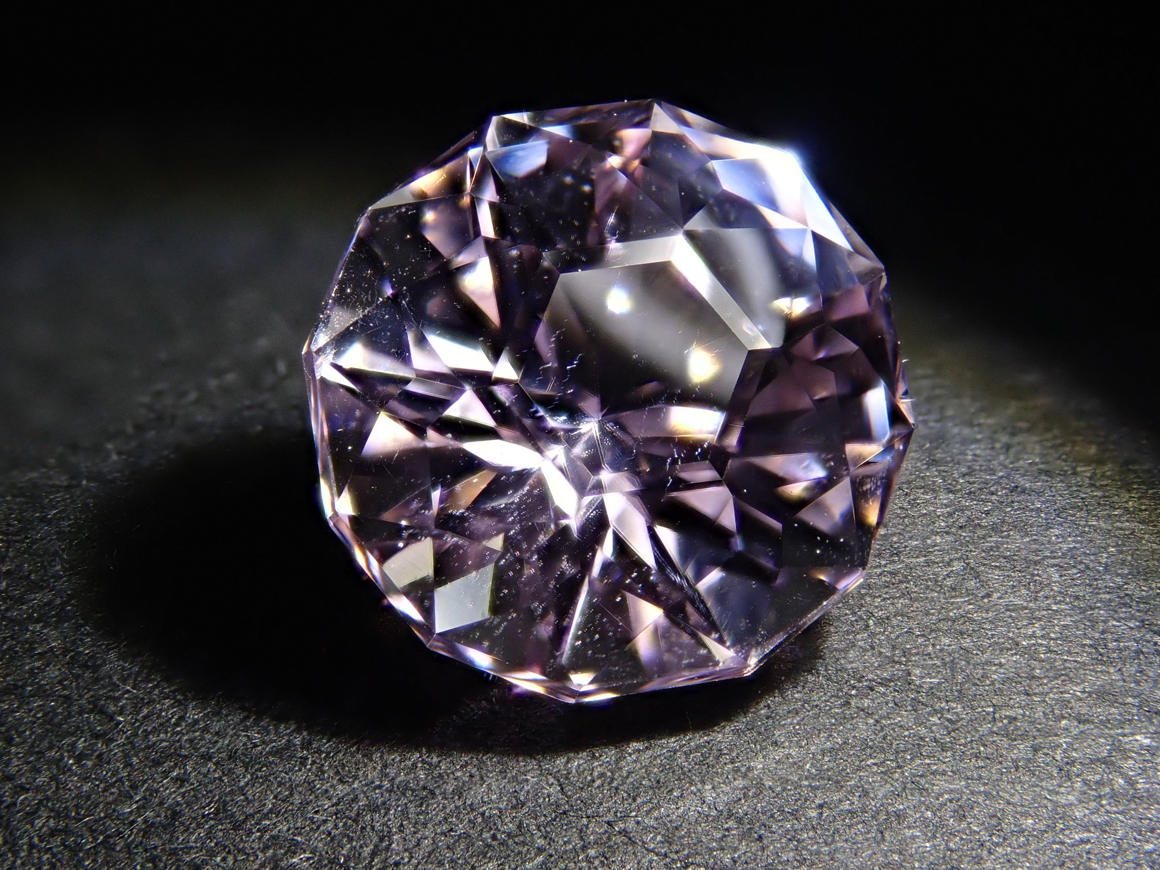 アフガニスタン産クンツァイト 8.4mm/2.908ctルース