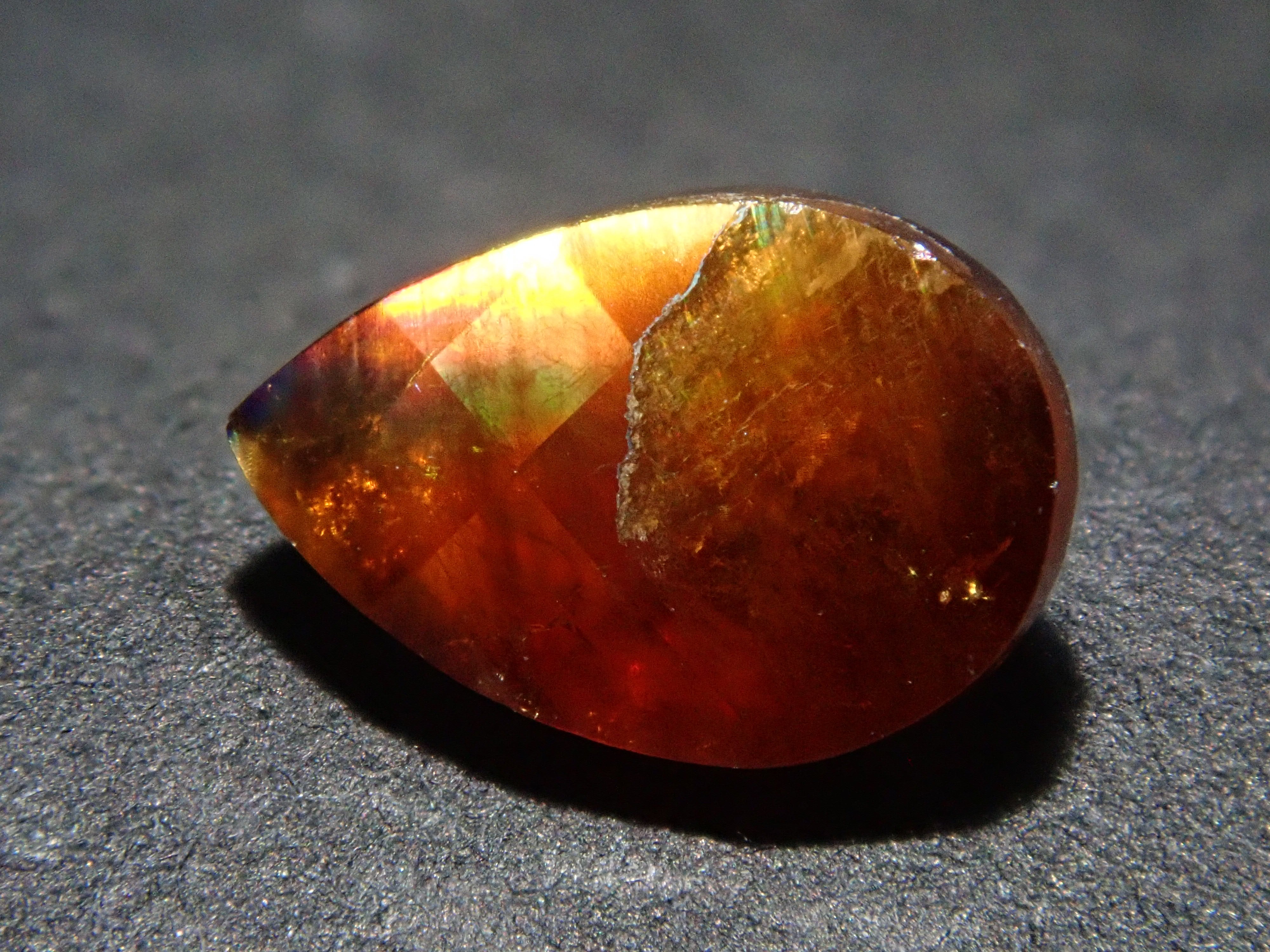 奈良県天川村産レインボーガーネット（アンドラダイトガーネット